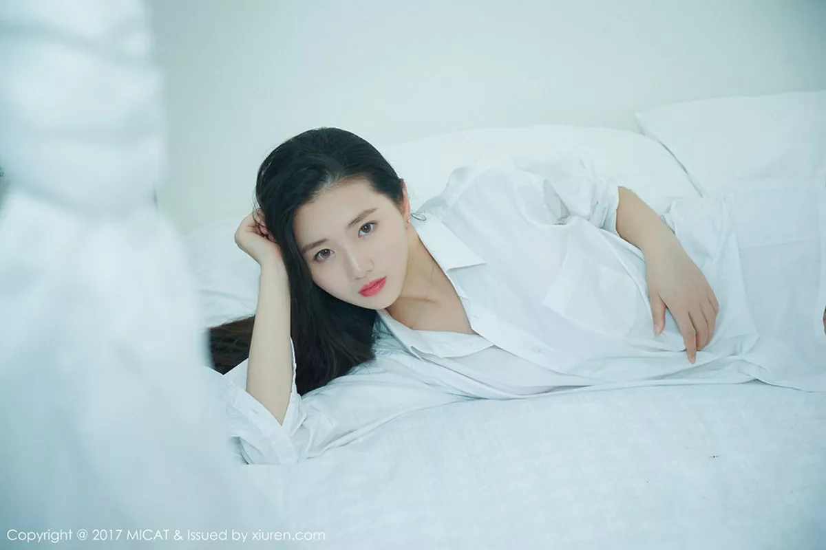 [Micat猫萌榜]第004期画画写真 [50P]-002