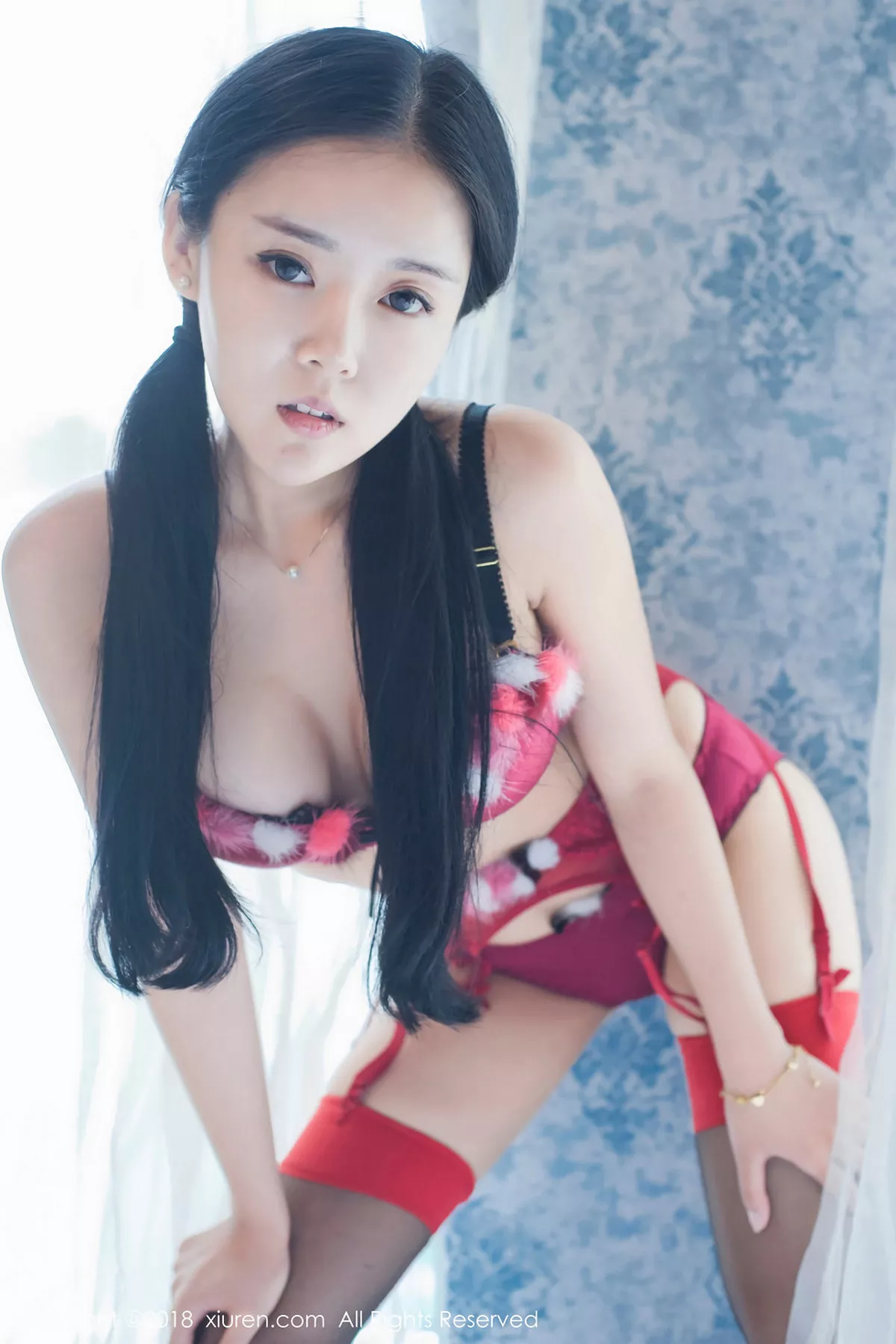 [XiuRen秀人网]第932期红气球写真 [49P]-004