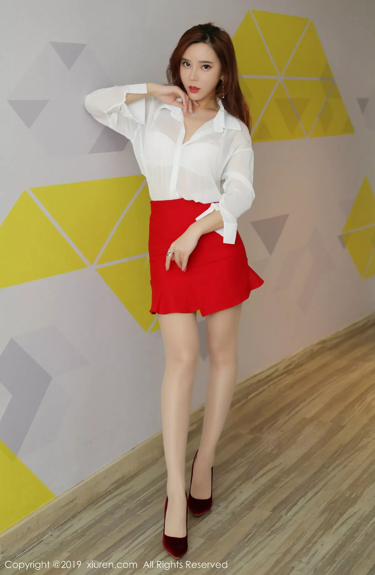 [XiuRen秀人网]第1879期艾小青写真 [49P]-001