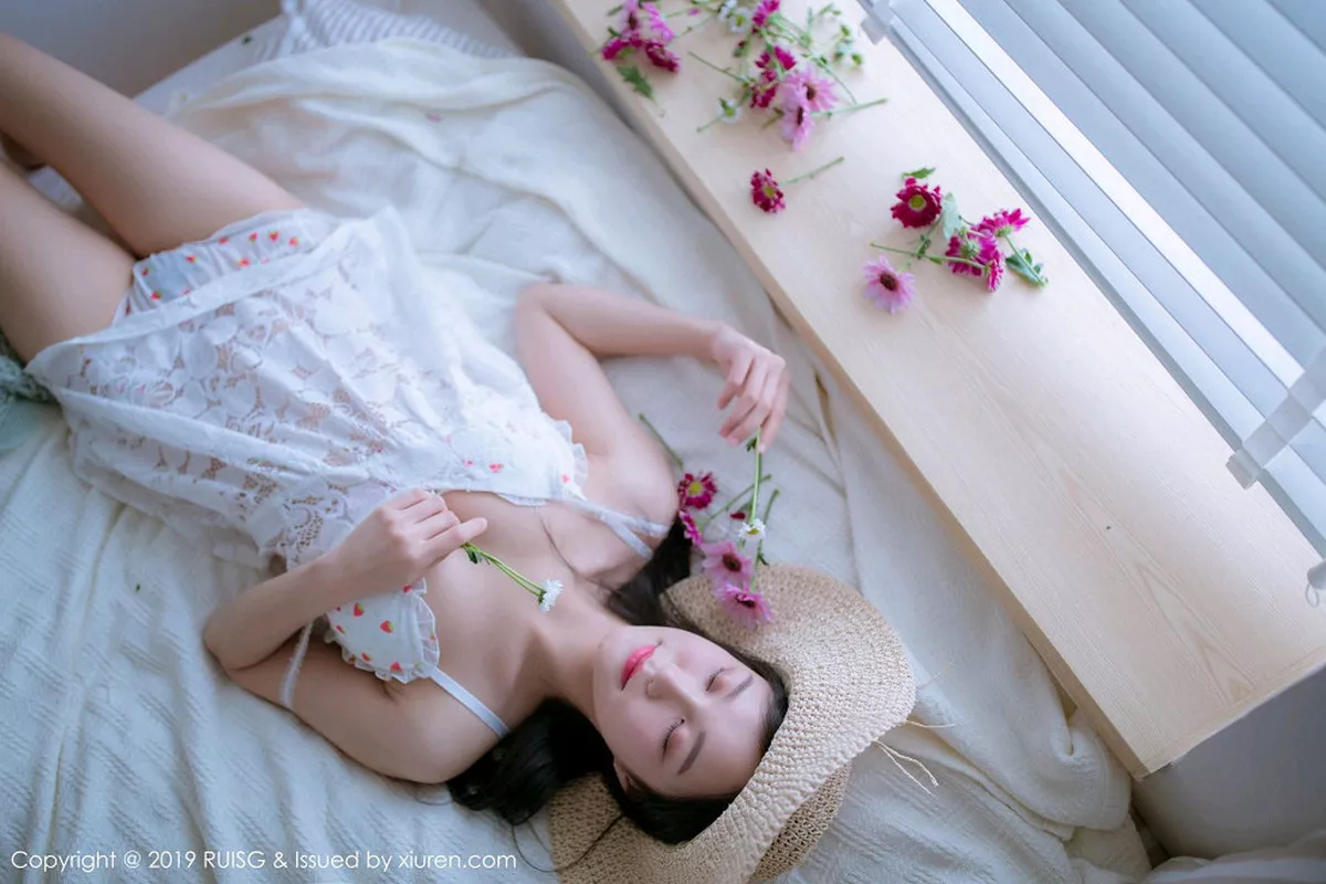 [Micat猫萌榜]第068期深紫Julie写真 [49P]-024