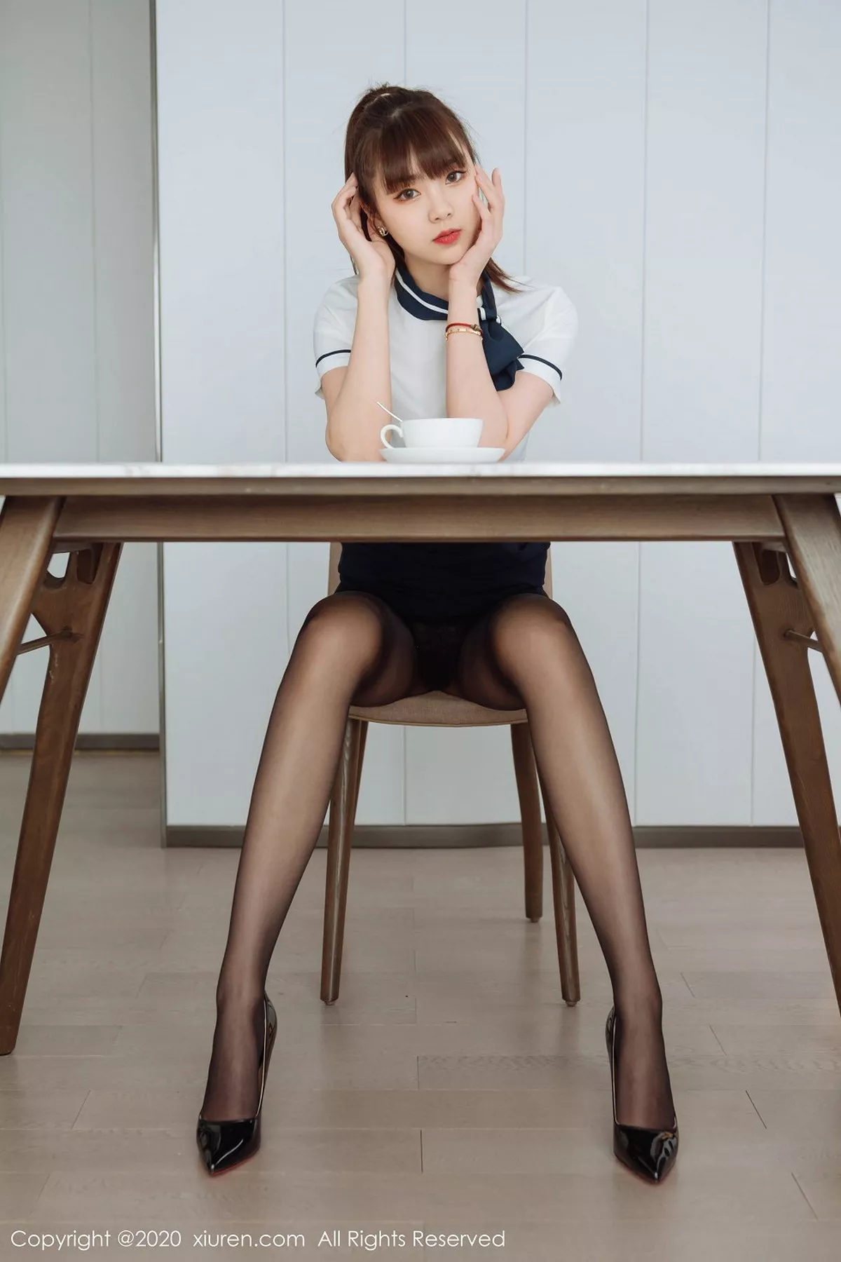 [XiuRen秀人网]第2261期可乐Vicky写真 [55P]-012
