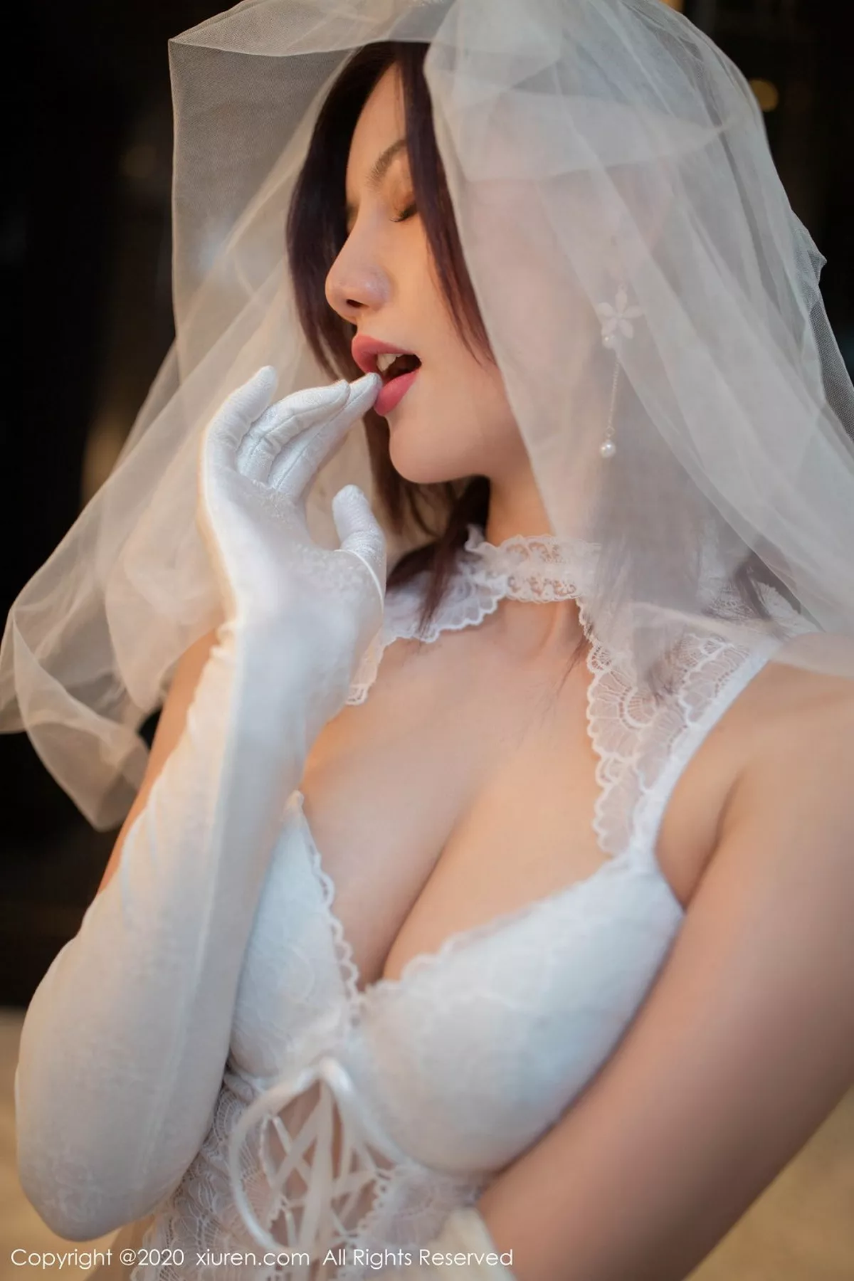 [XiuRen秀人网]第2442期就是阿朱啊写真 [63P]-011
