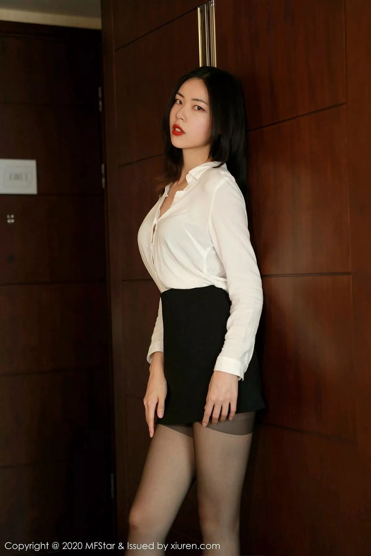 [MFStar模范学院]第371期噜噜妞儿写真 [56P]-002