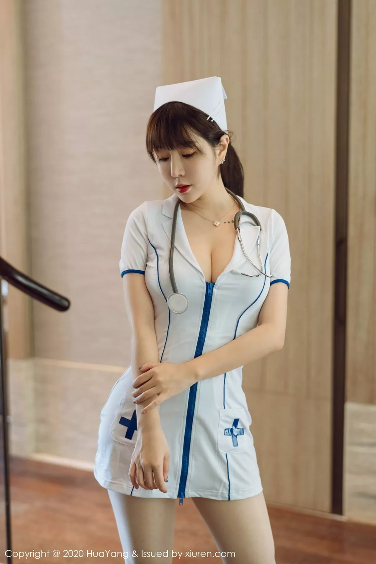 [HuaYang花漾]第330期王雨纯写真 [102P]-001