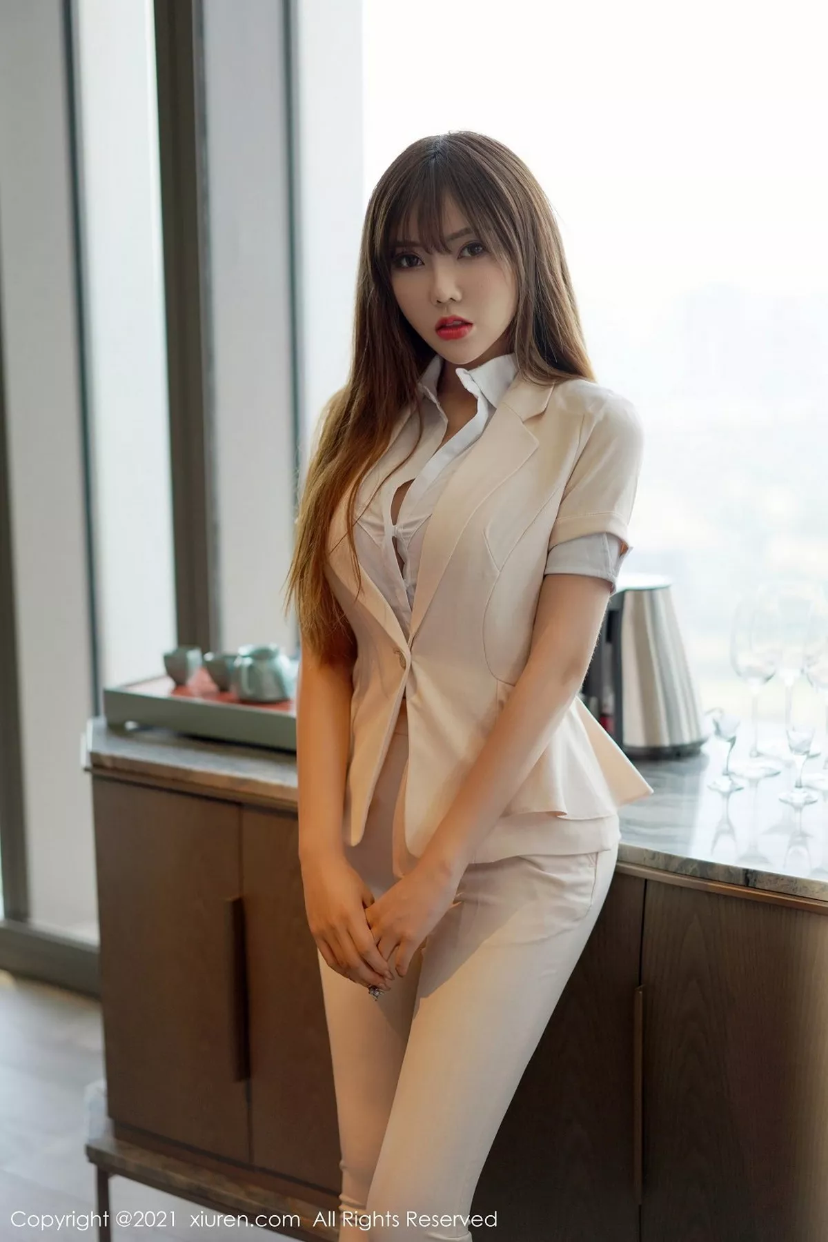 [XiuRen秀人网]第2990期萌汉药写真 [40P]-003
