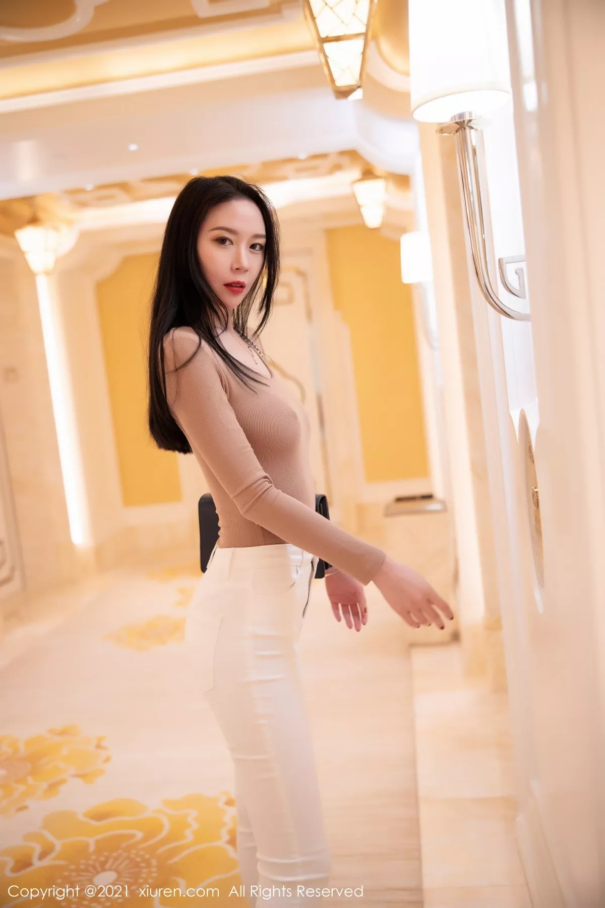 [XiuRen秀人网]第3303期梦心月写真 [80P]-001