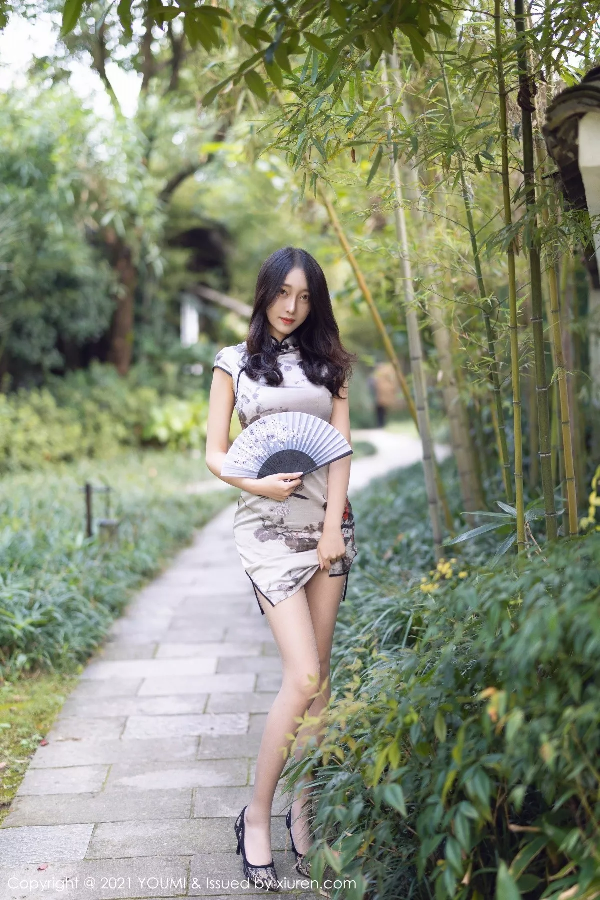 [YouMi尤蜜荟]第635期玥儿玥写真 [49P]-001