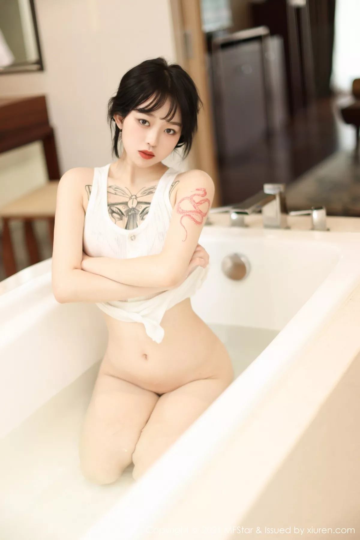 [MFStar模范学院]第496期奶瓶子写真 [48P]-044