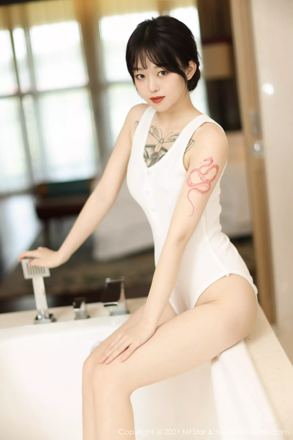 [MFStar模范学院]第496期奶瓶子写真 [48P]-003