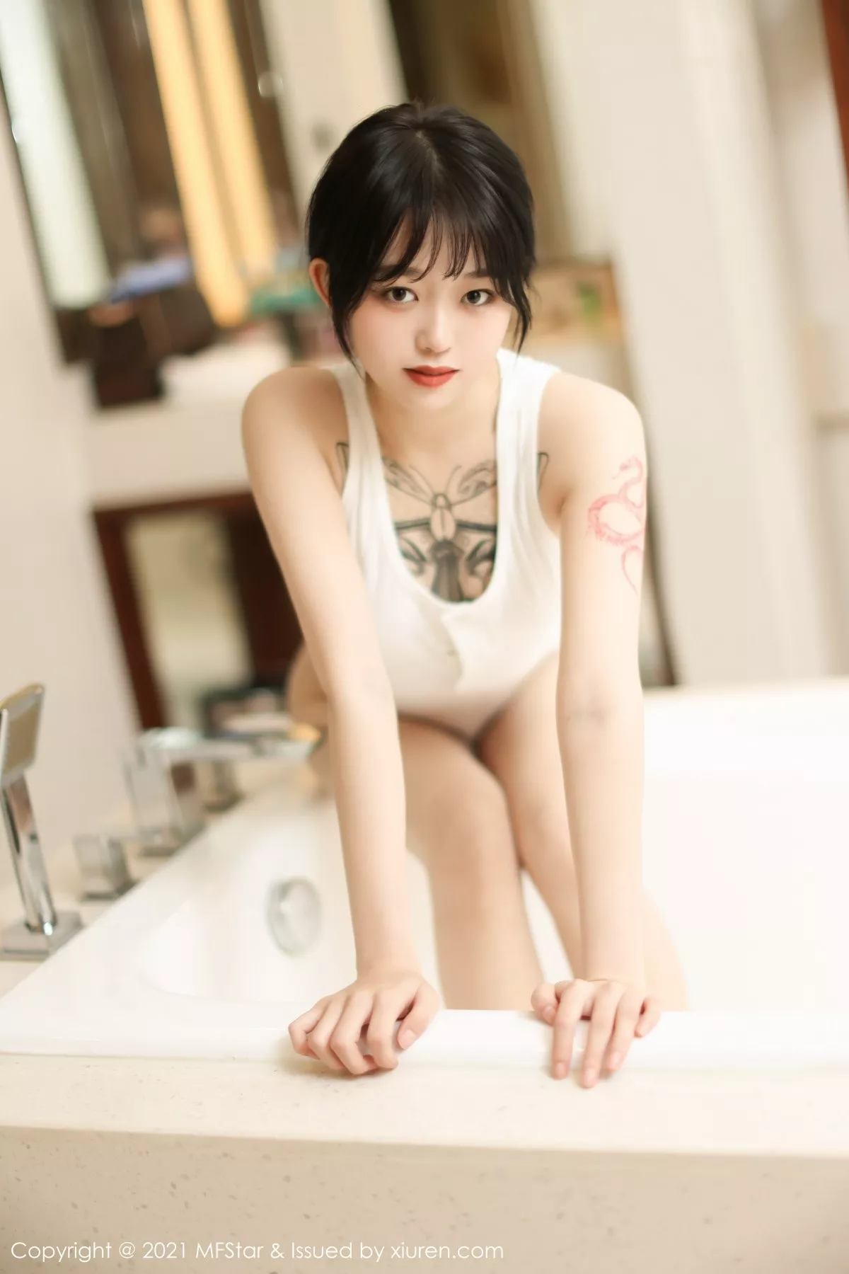 [MFStar模范学院]第496期奶瓶子写真 [48P]-007