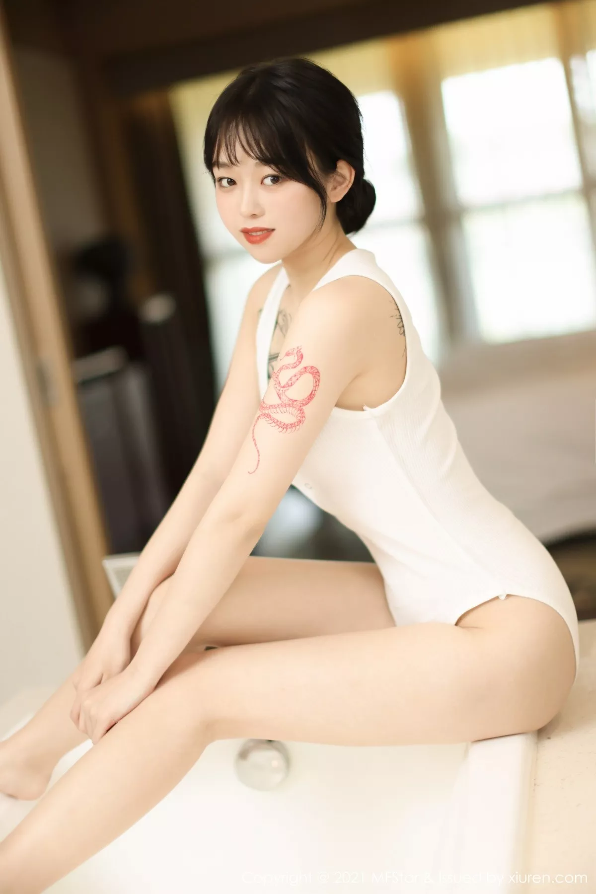 [MFStar模范学院]第496期奶瓶子写真 [48P]-005