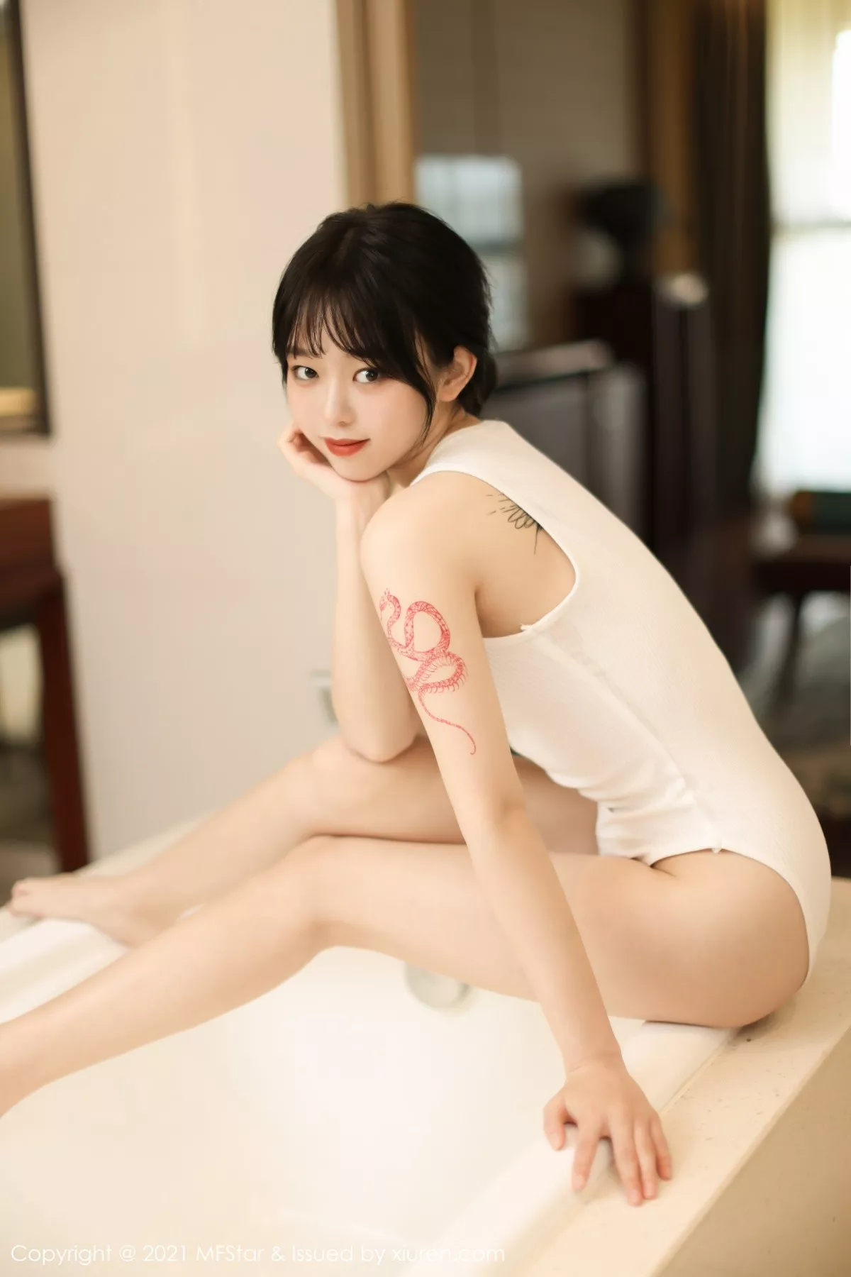 [MFStar模范学院]第496期奶瓶子写真 [48P]-006