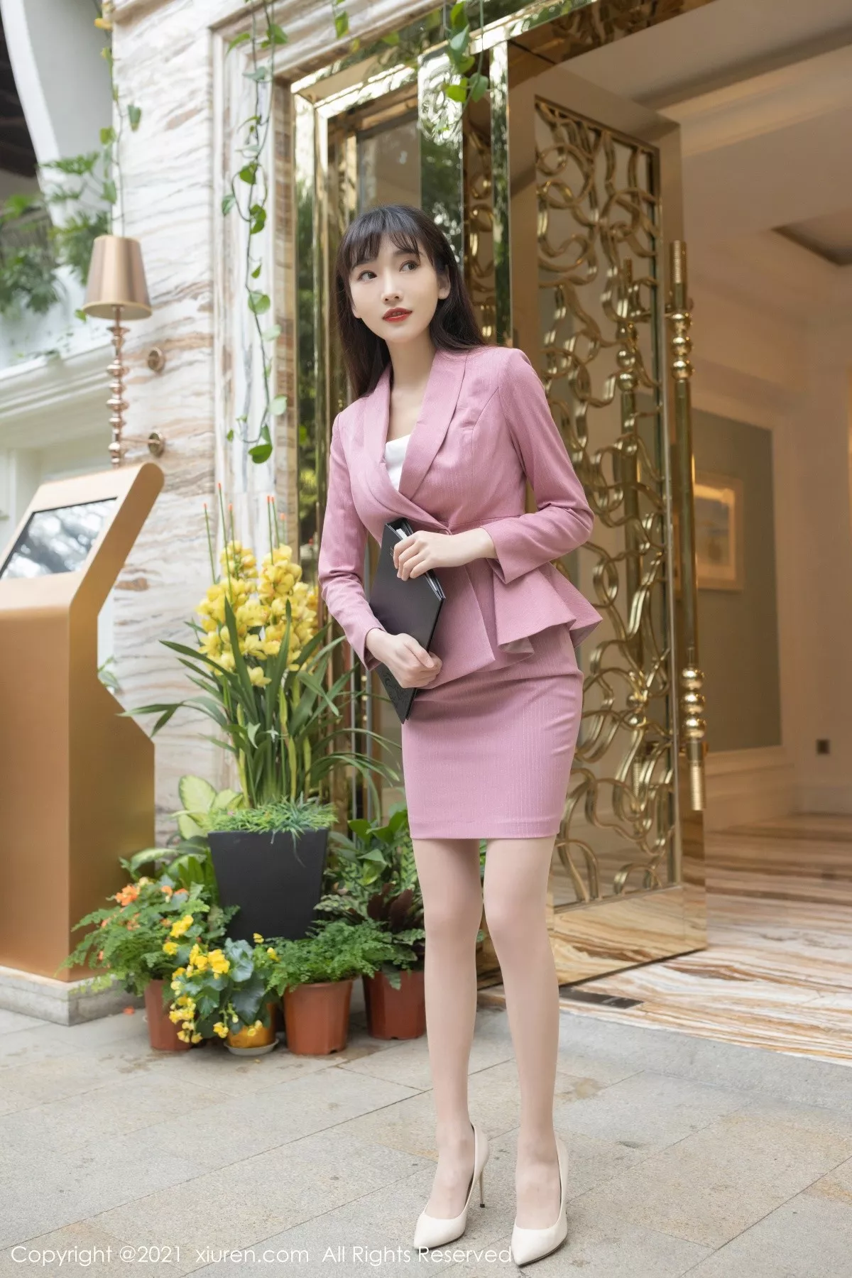 [XiuRen秀人网]第3533期陆萱萱写真 [78P]-001