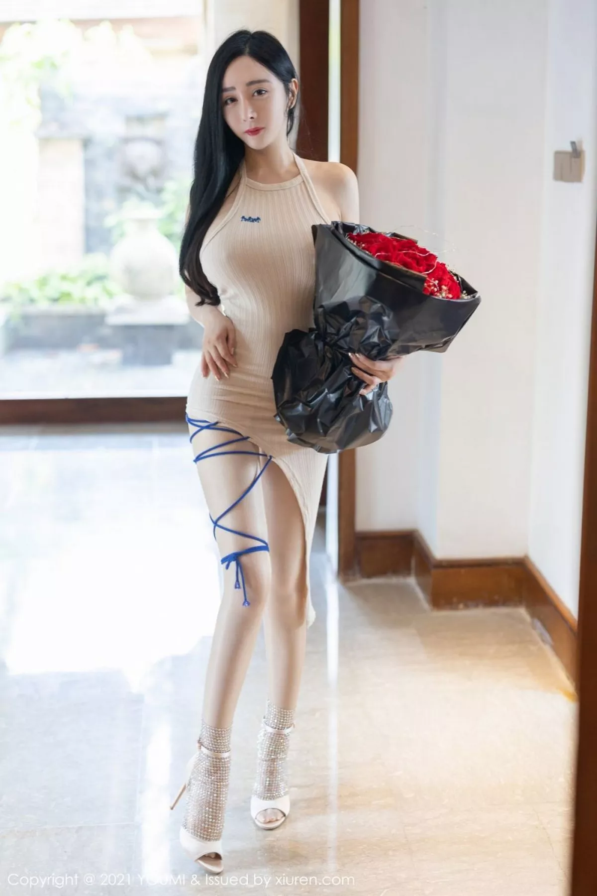 [YouMi尤蜜荟]第664期允爾写真 [54P]-001