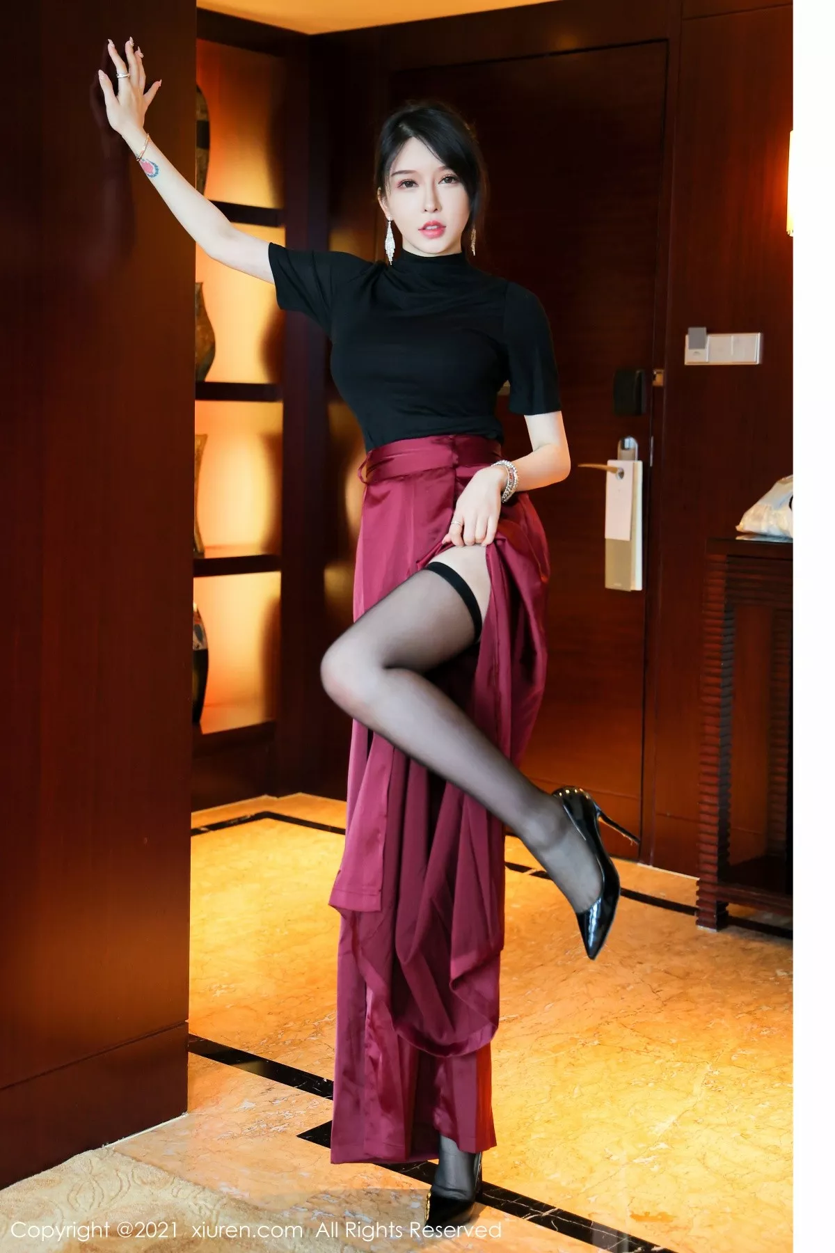 [XiuRen秀人网]第3641期玉兔写真 [64P]-001