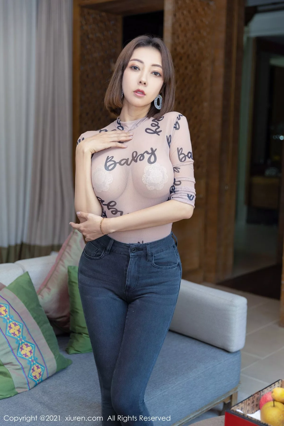 [XiuRen秀人网]第3760期果儿写真 [60P]-001