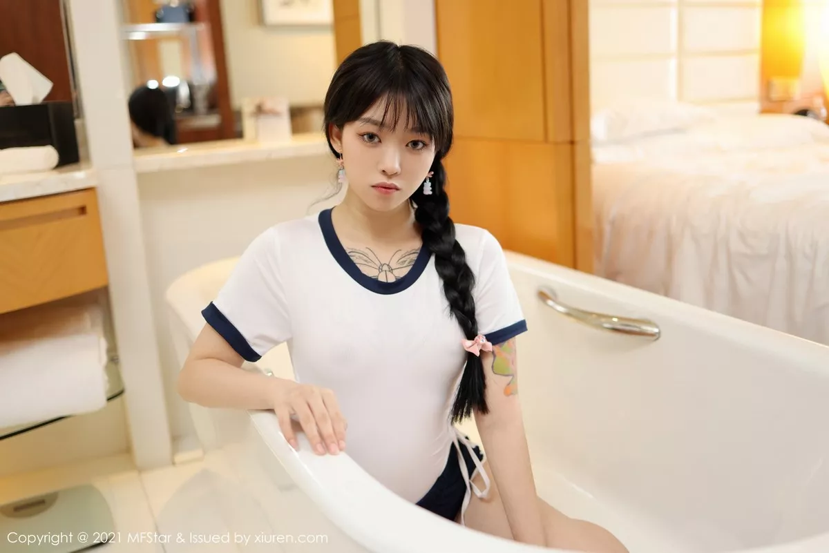 [MFStar模范学院]第515期奶瓶子写真 [43P]-011