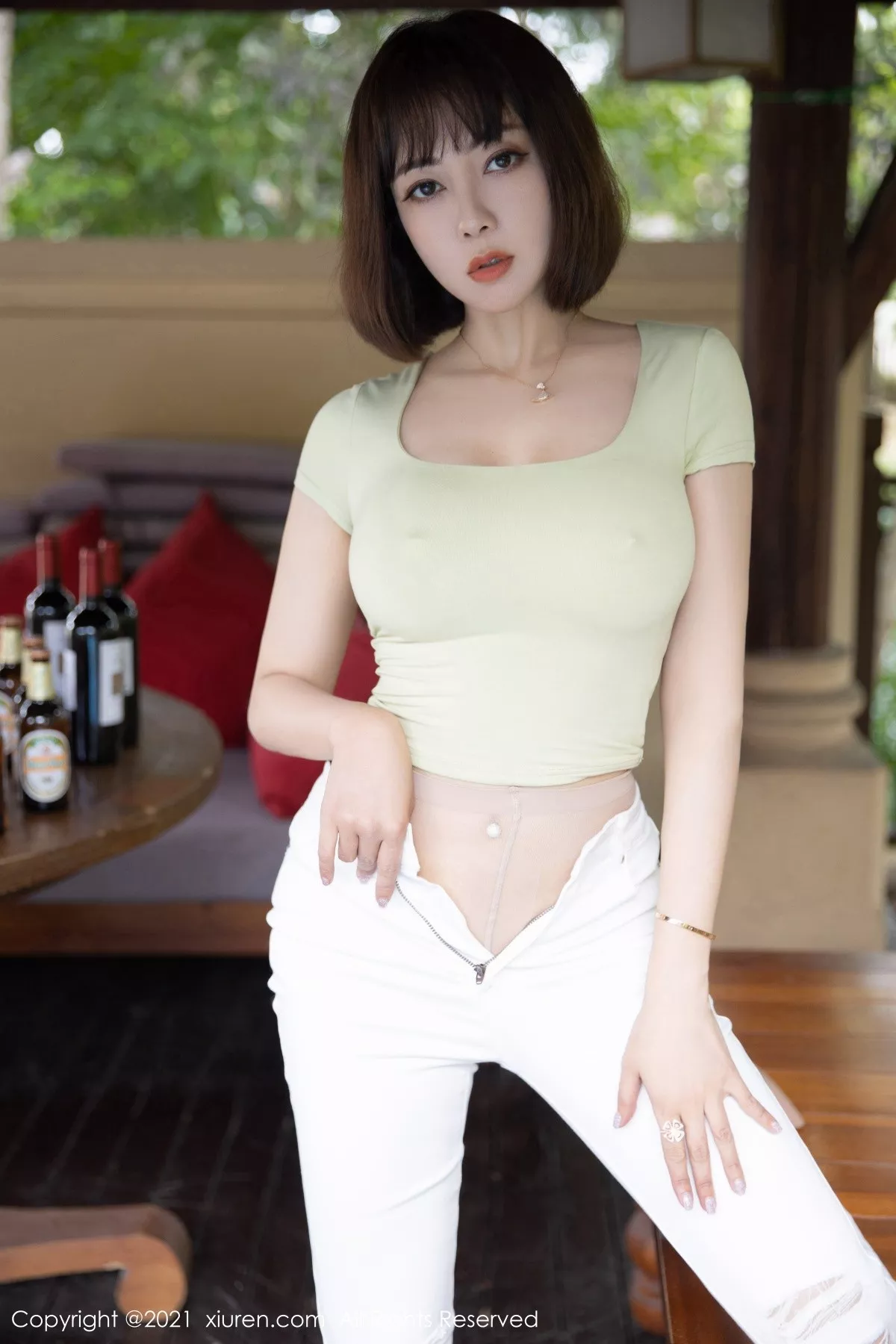 [XiuRen秀人网]第3704期果儿写真 [50P]-001