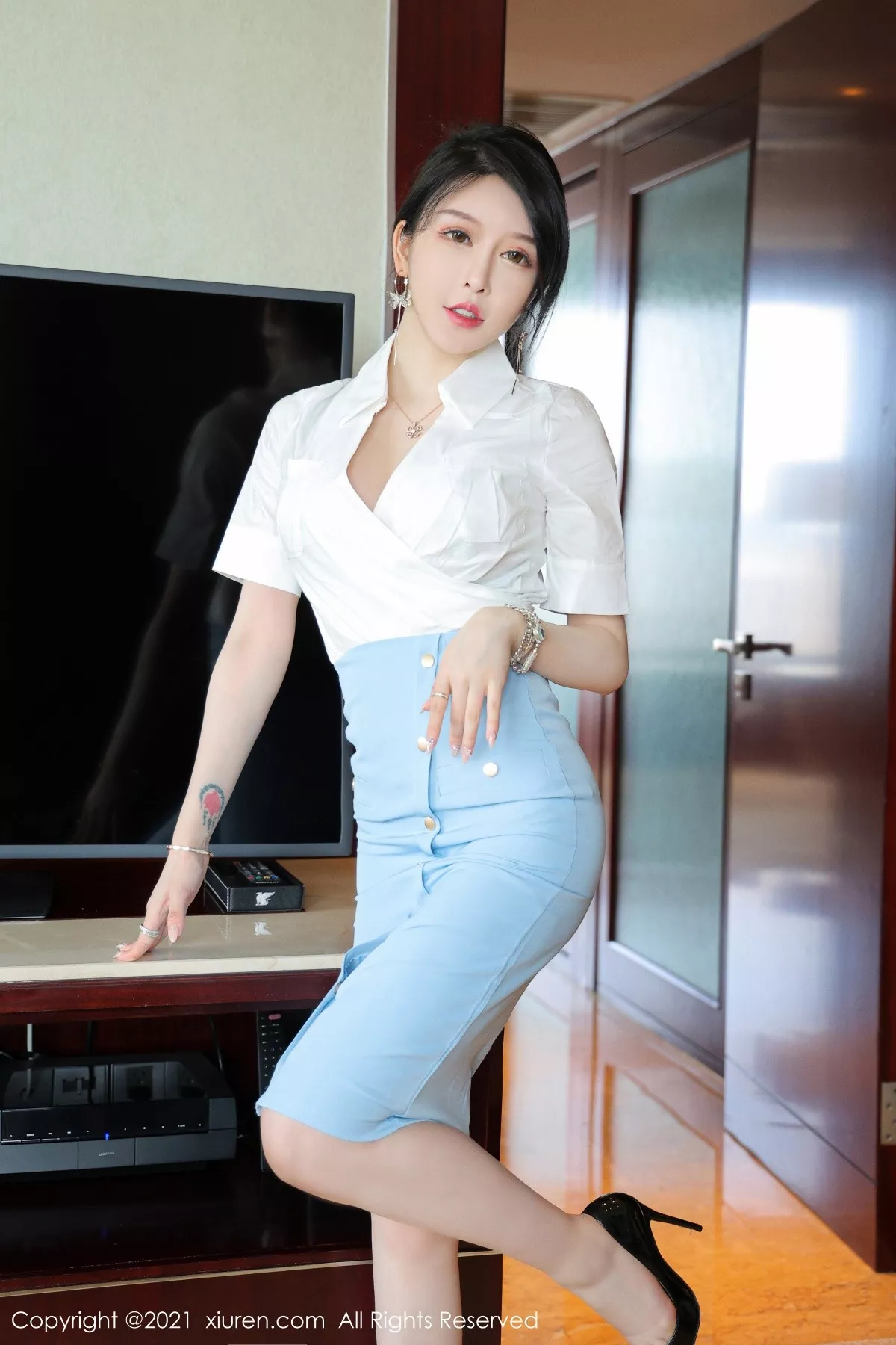 [XiuRen秀人网]第3812期玉兔写真 [54P]-002