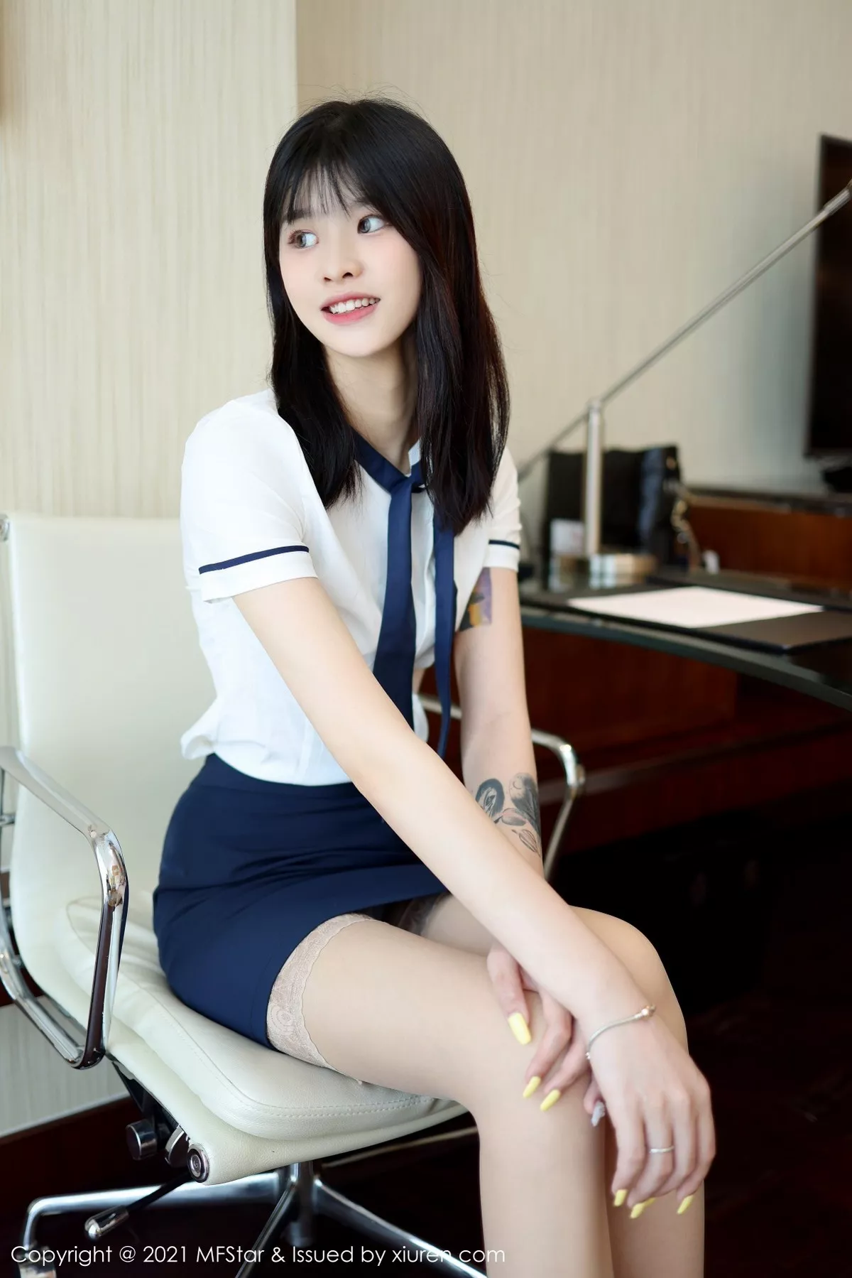[MFStar模范学院]第516期77qiqi写真 [46P]-005