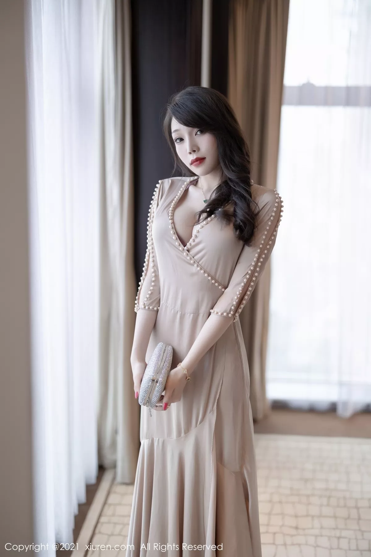 [XiaoYu画语界]第613期芝芝写真 [61P]-001