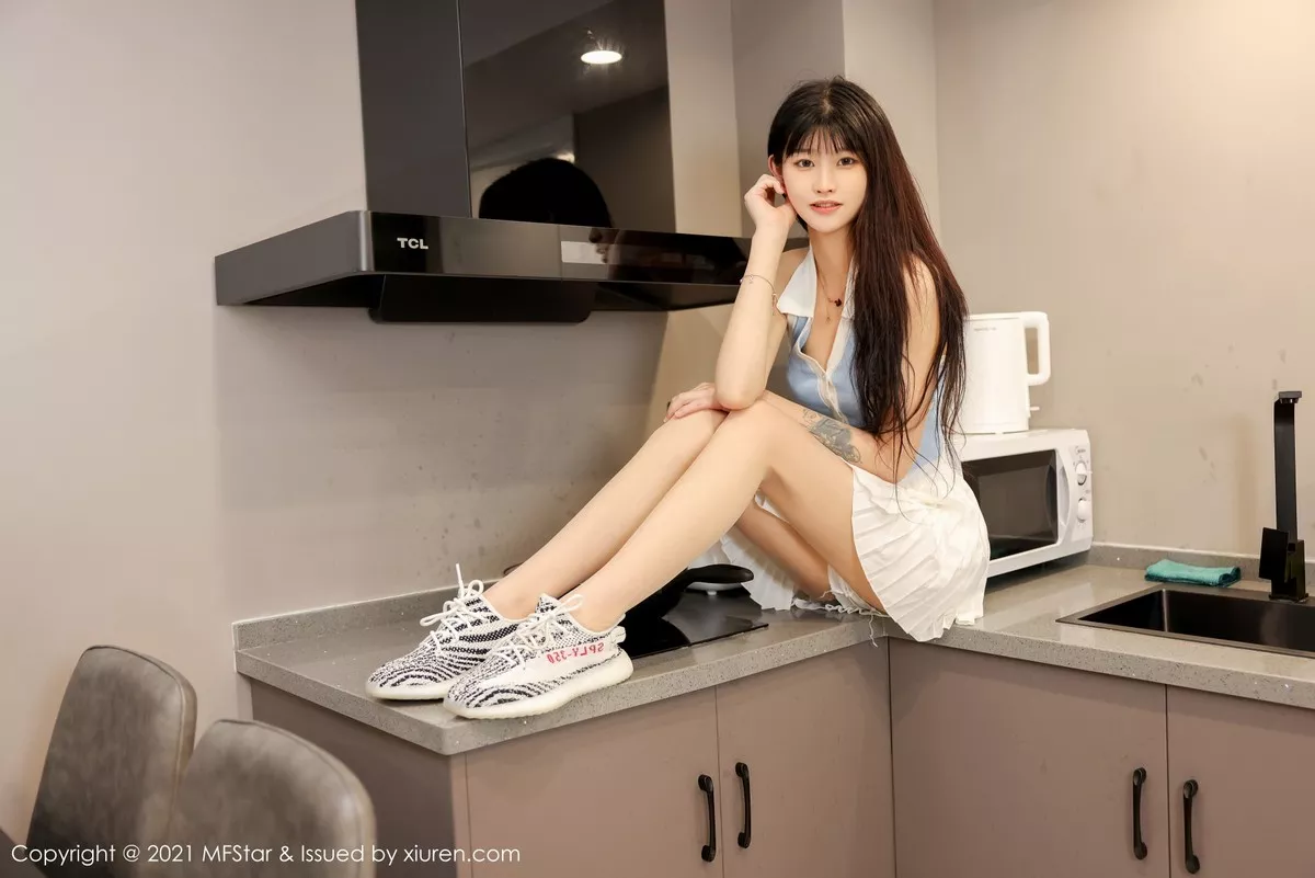 [MFStar模范学院]第533期77qiqi写真 [50P]-009