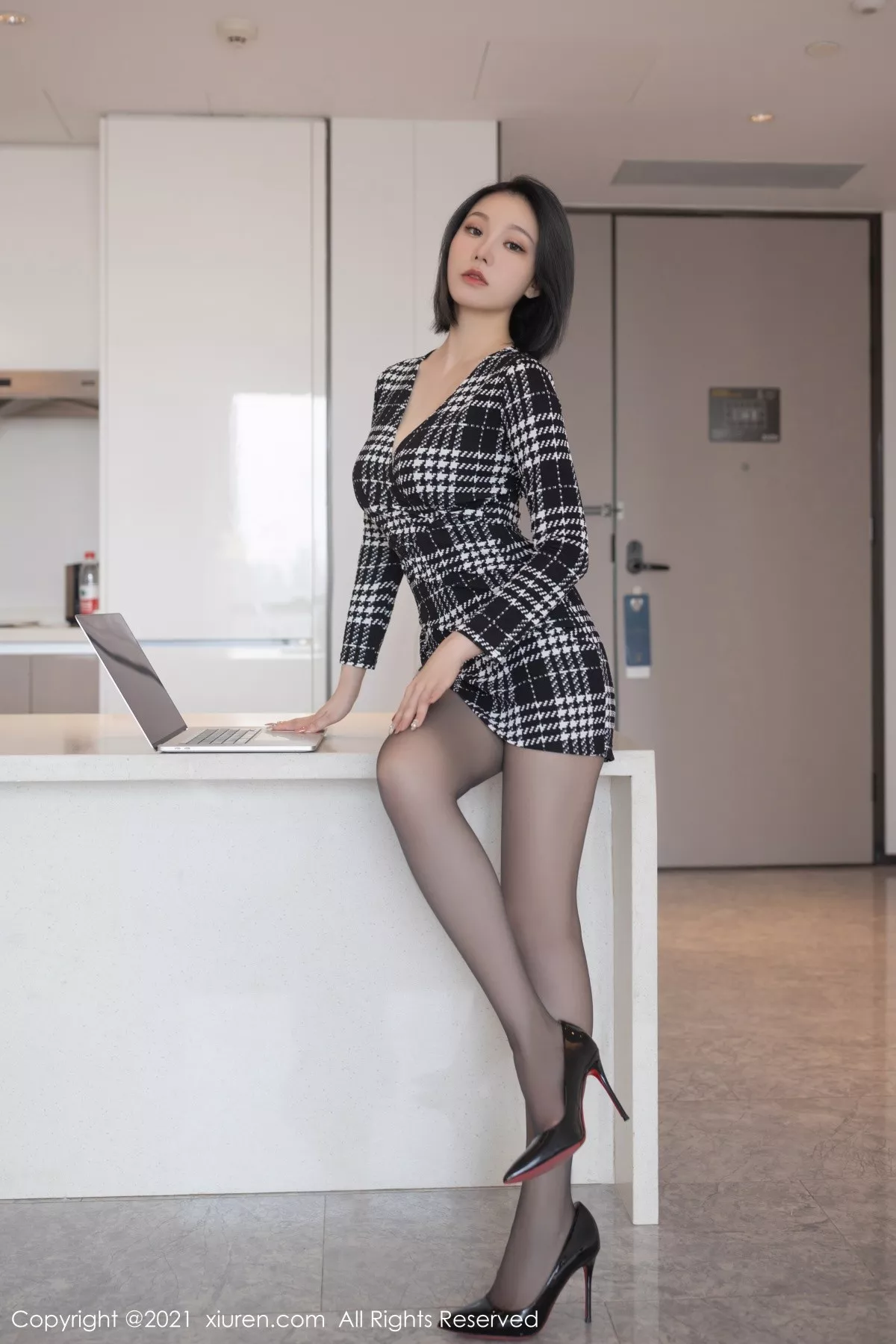 [XiuRen秀人网]第4189期安然写真 [85P]-001