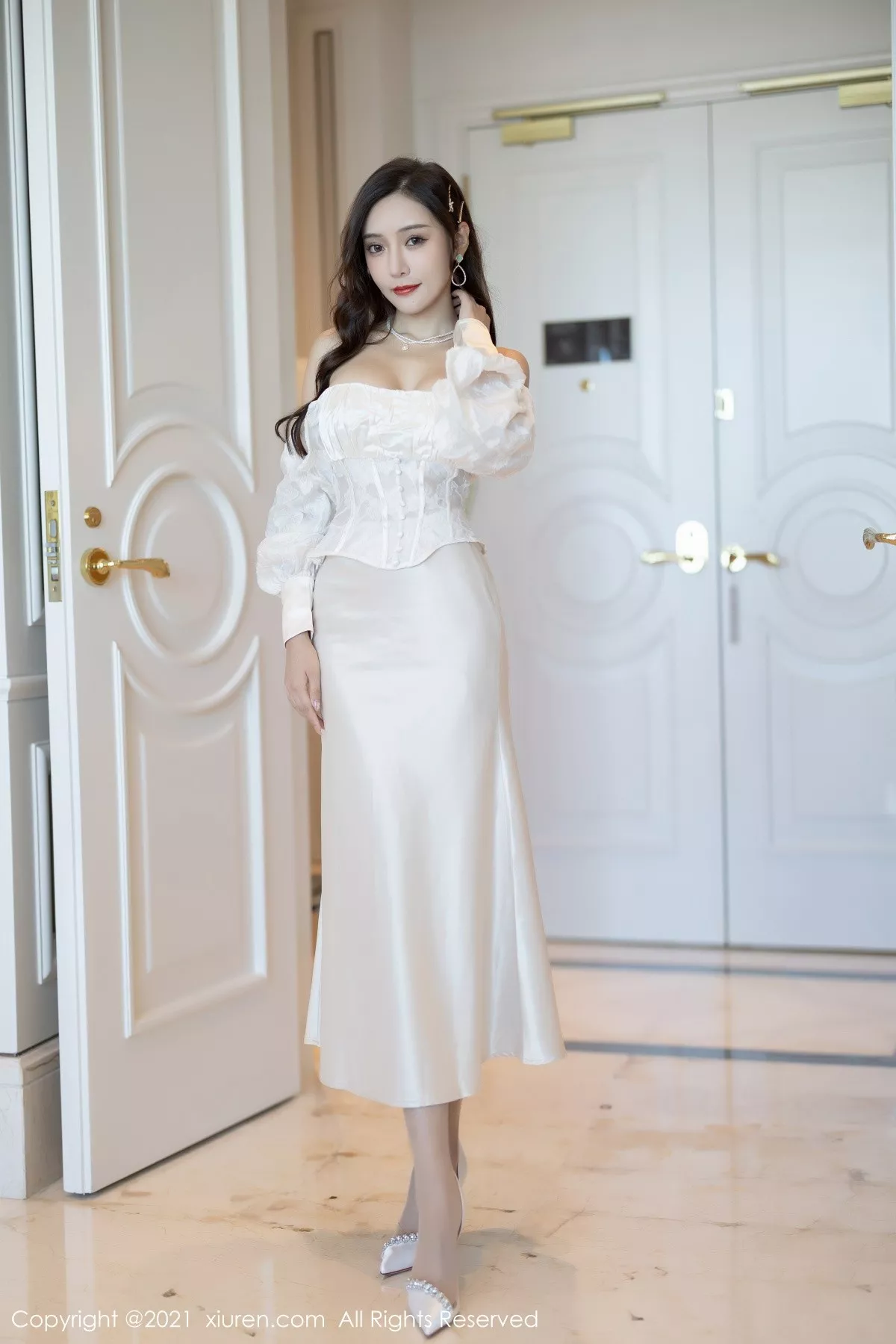 [XiuRen秀人网]第4136期王馨瑶写真 [97P]-002