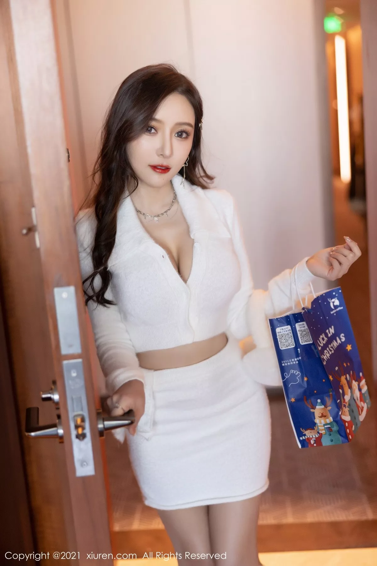 [XiuRen秀人网]第4359期王馨瑶写真 [81P]-002