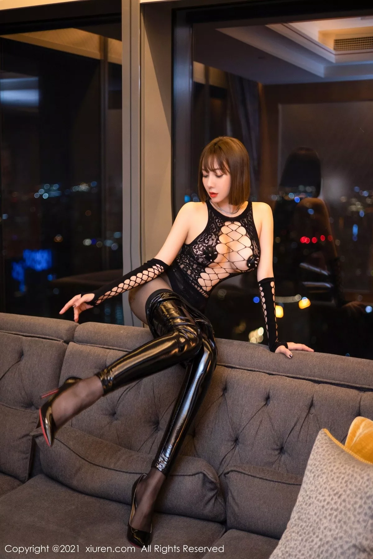 [XiuRen秀人网]第4267期果儿写真 [60P]-037