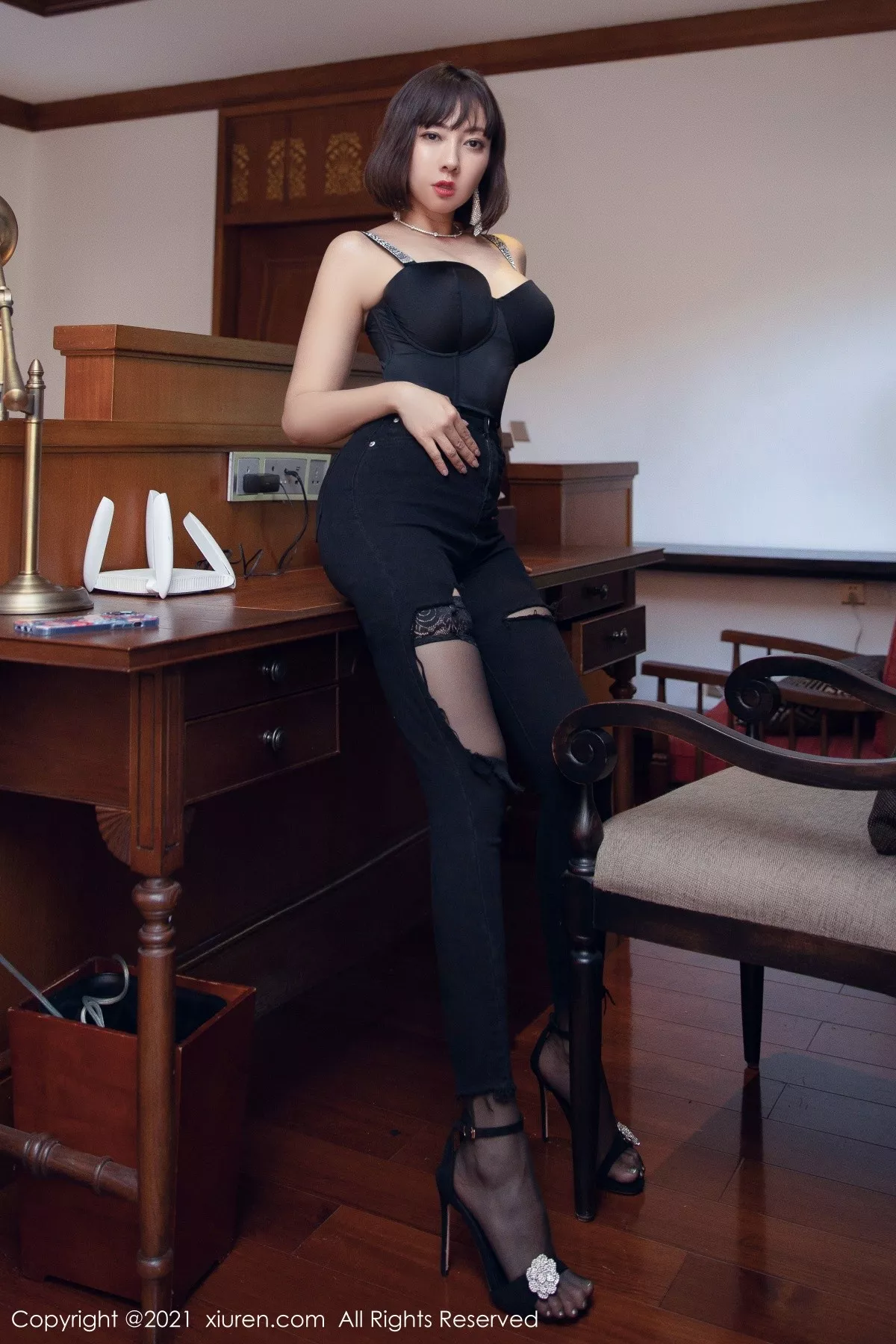 [XiuRen秀人网]第4277期果儿写真 [48P]-002