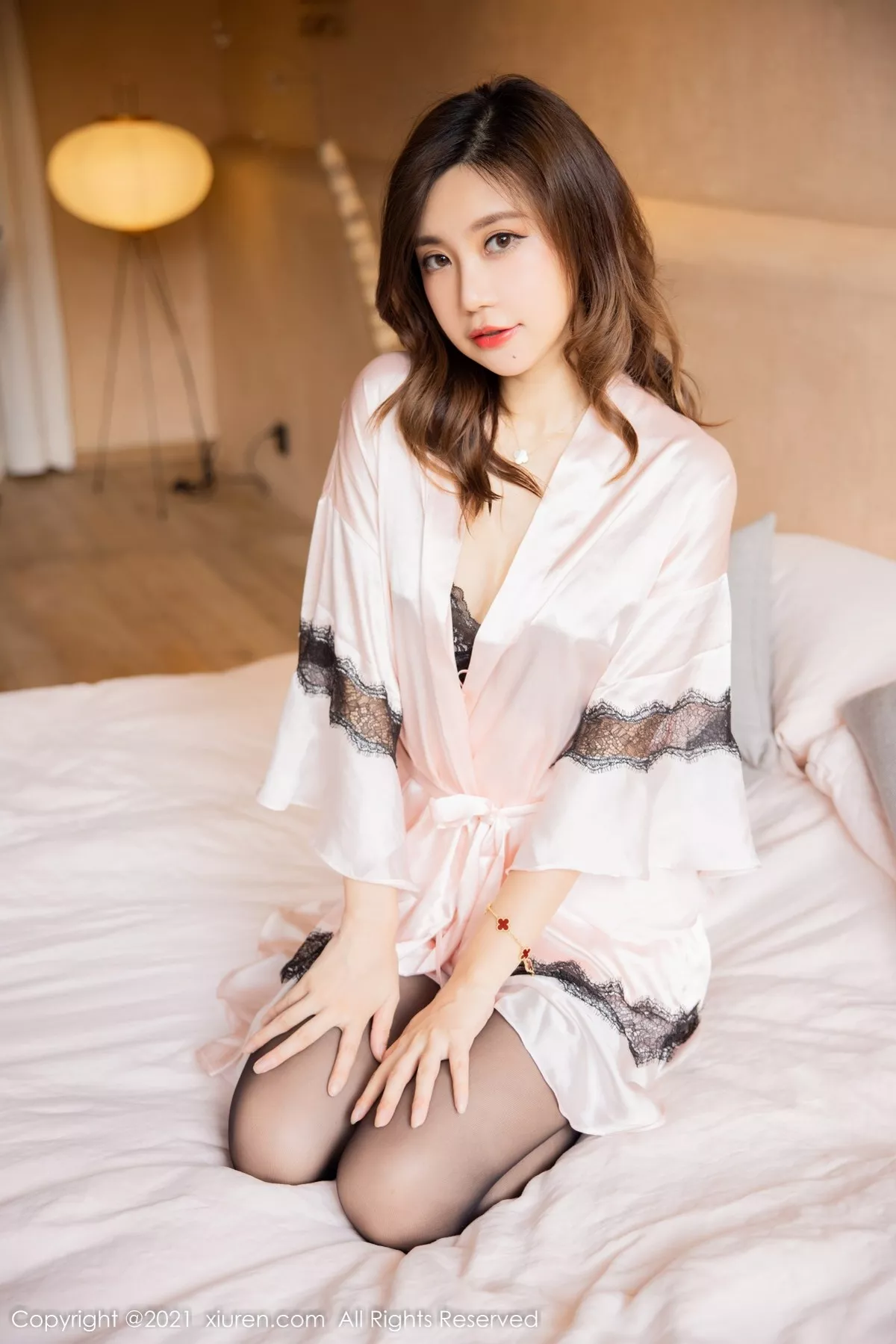 [XiuRen秀人网]第4398期绮里嘉写真 [43P]-001