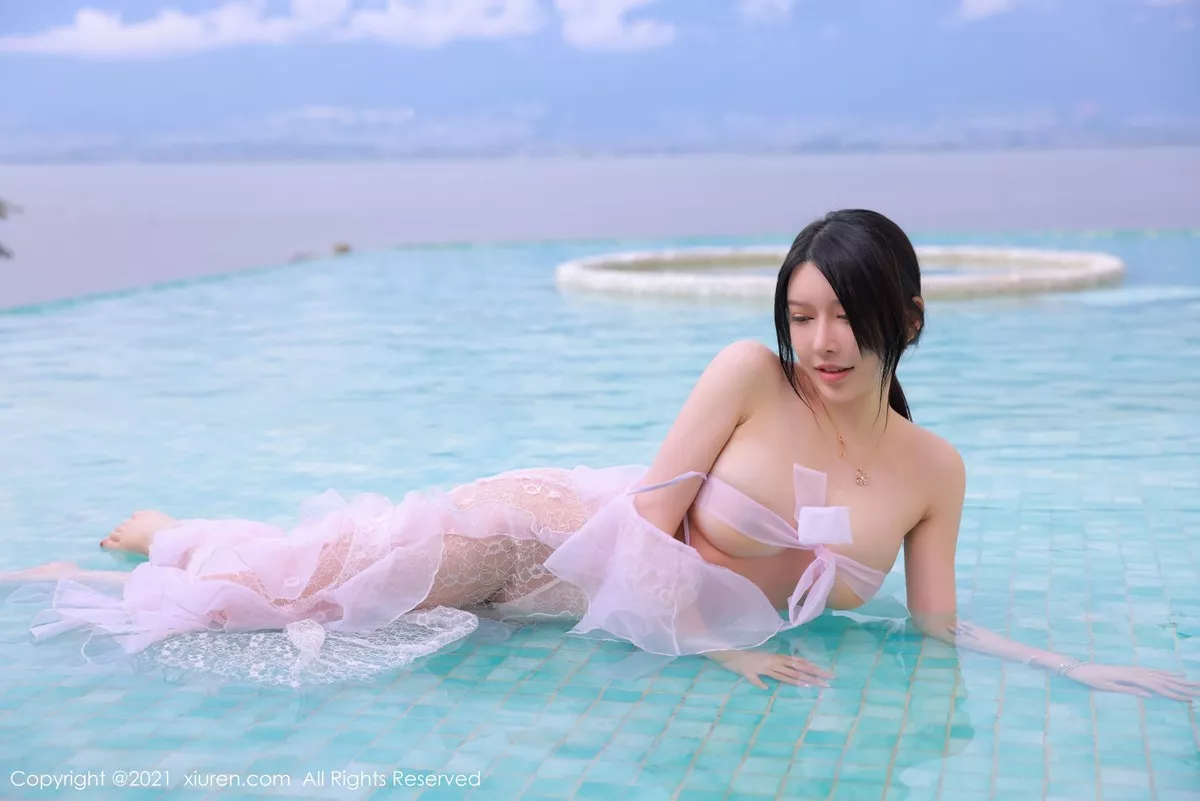 [XiuRen秀人网]第4401期玉兔写真 [54P]-033