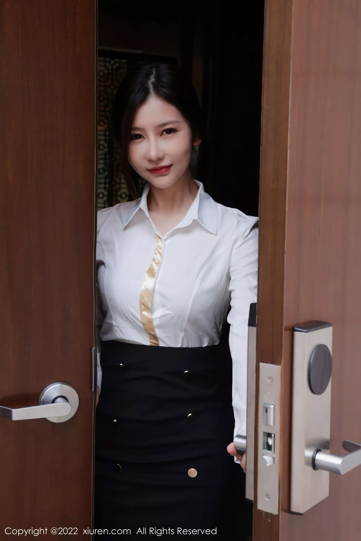 [XiuRen秀人网]第4472期尹甜甜写真 [82P]-002