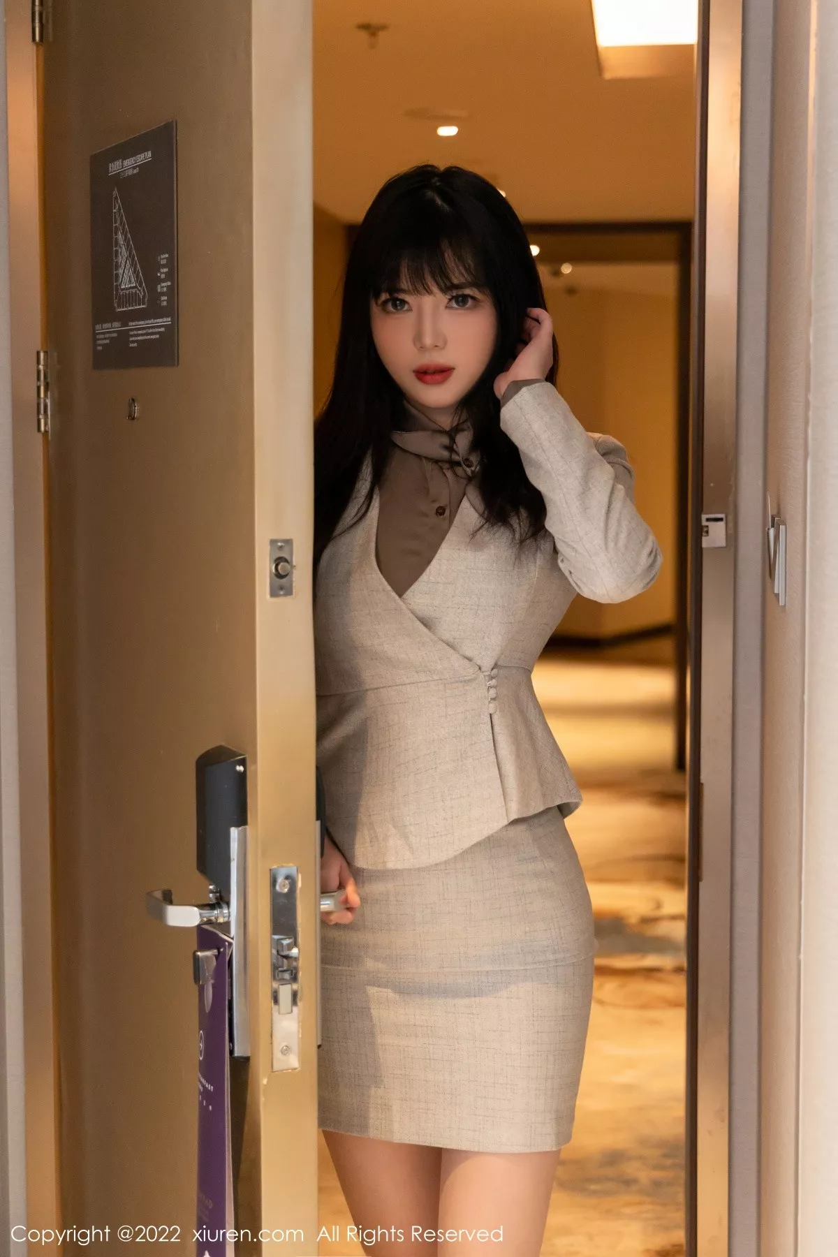 [XiuRen秀人网]第4689期薇薇写真 [97P]-002