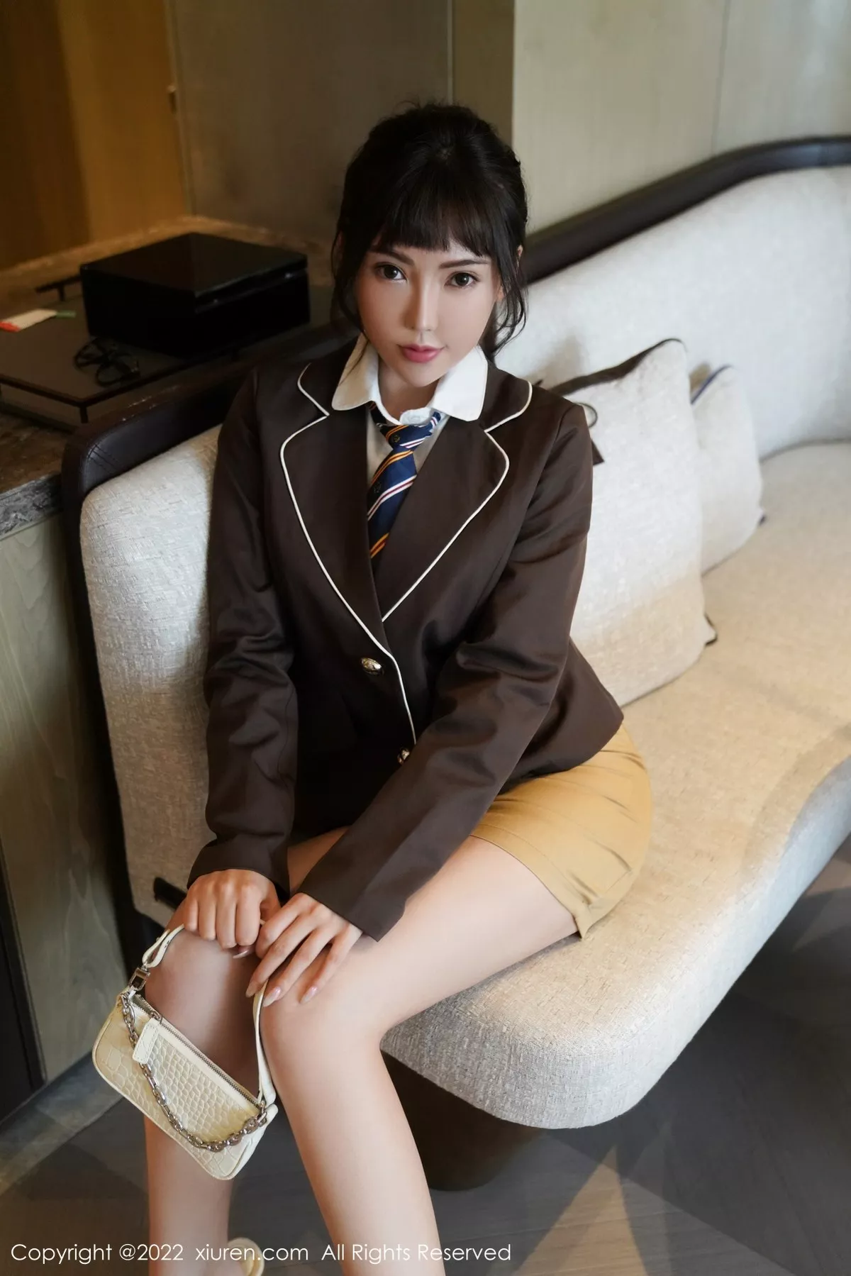 [XiuRen秀人网]第4937期萌汉药写真 [53P]-001