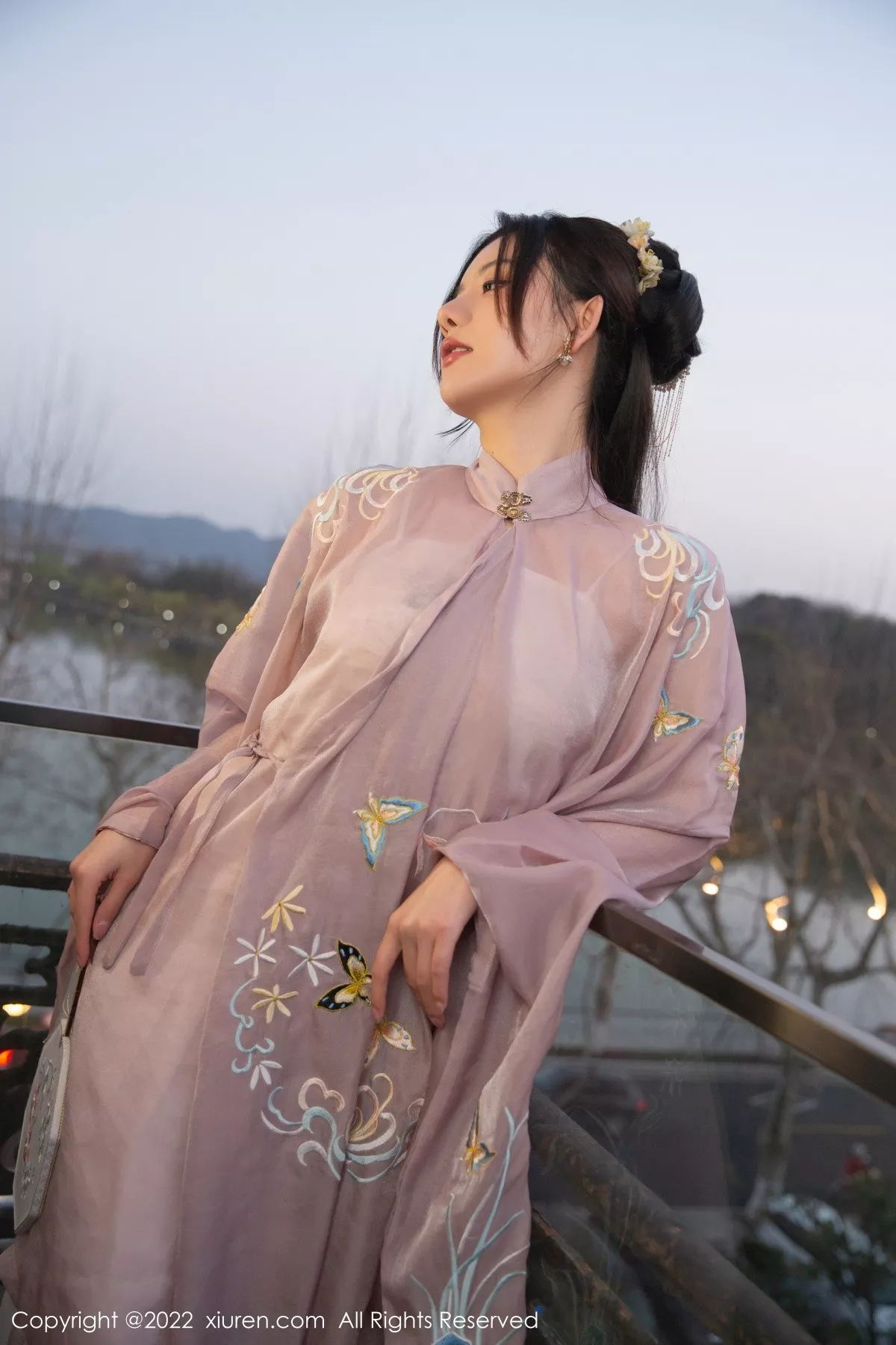 [XiuRen秀人网]第4945期就是阿朱啊写真 [68P]-001