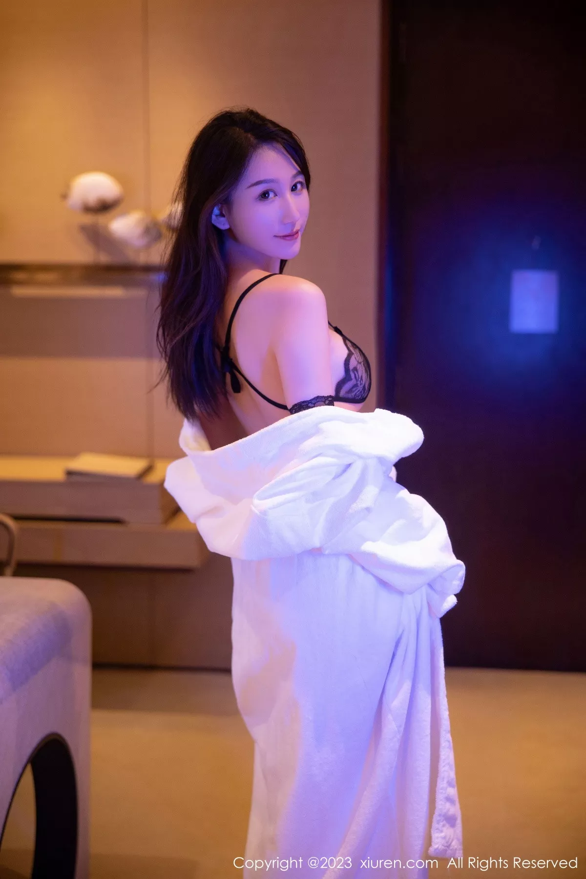 [XiuRen秀人网]第6083期薇薇酱写真 [84P]-010
