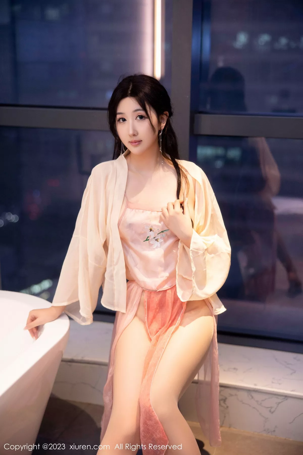 [XiuRen秀人网]第6262期江真真写真 [70P]-002