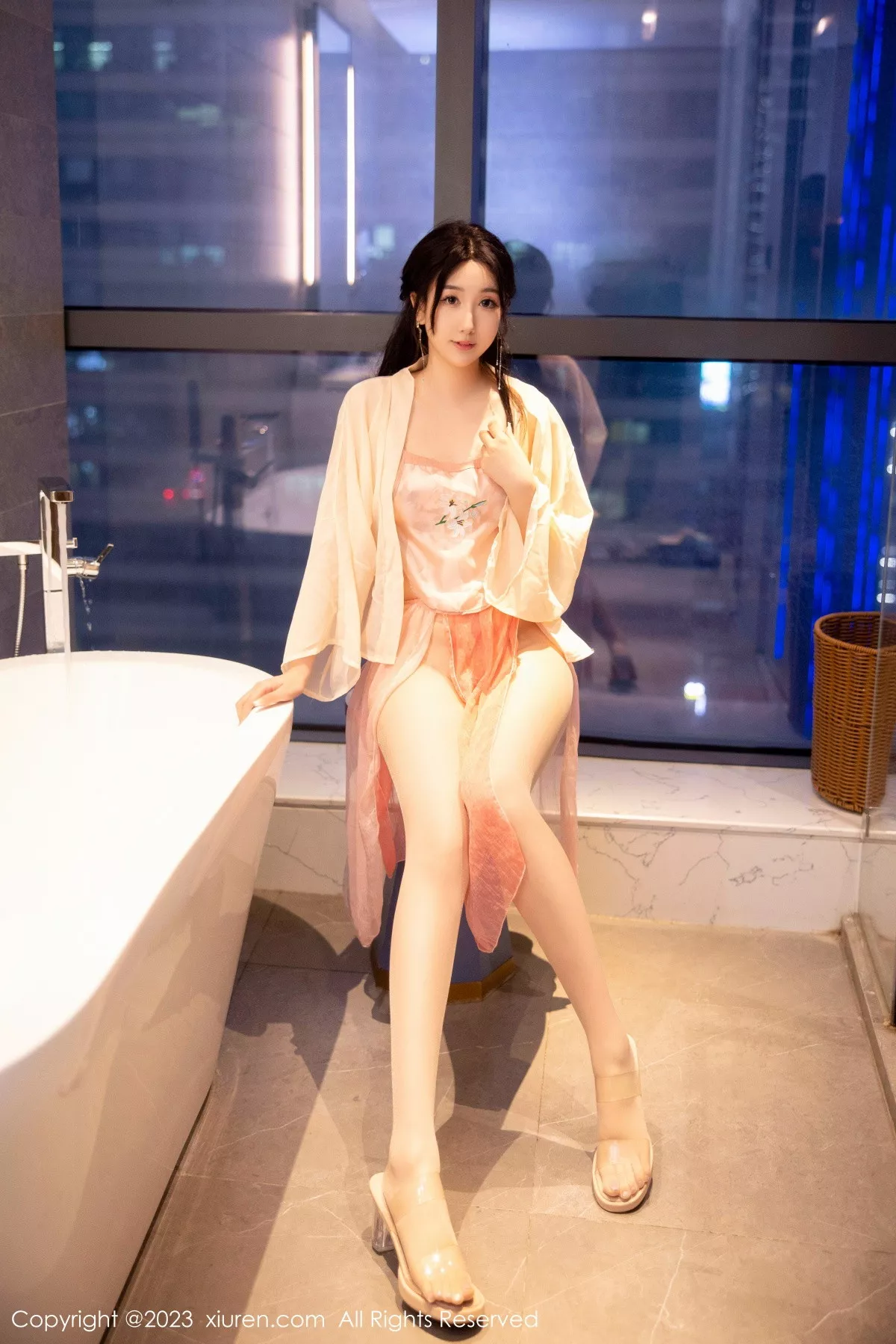 [XiuRen秀人网]第6262期江真真写真 [70P]-001