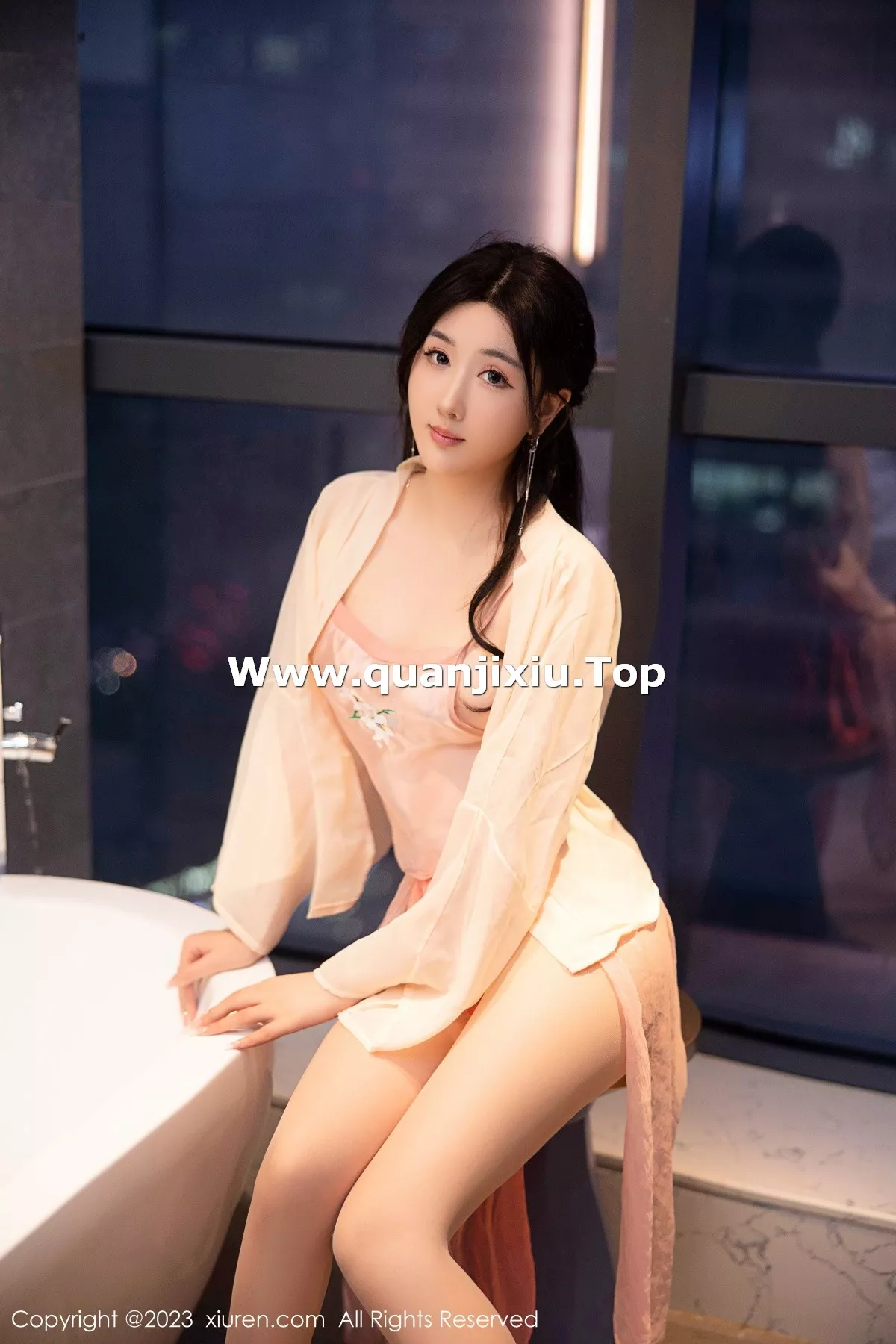 [XiuRen秀人网]第6262期江真真写真 [70P]-004
