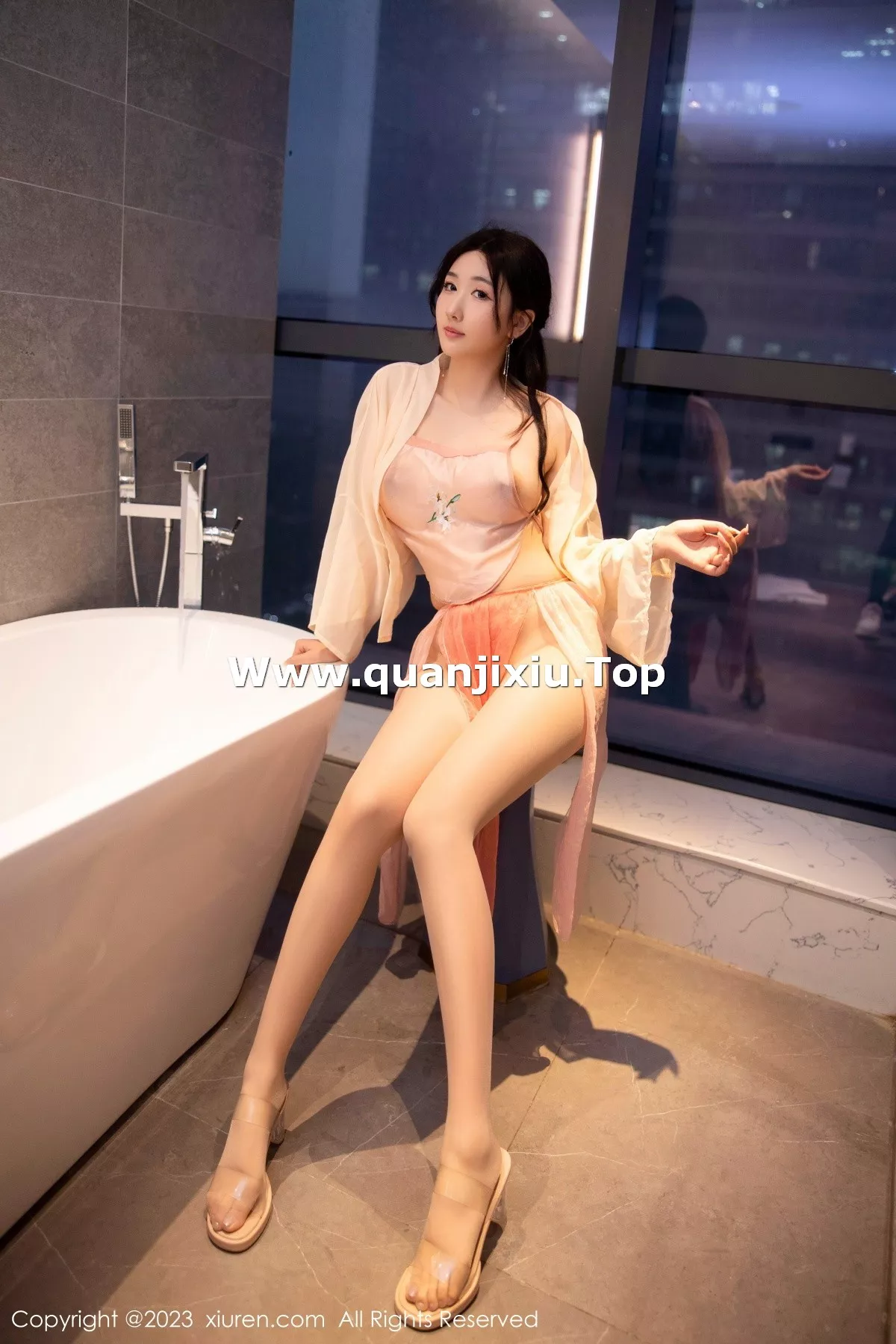 [XiuRen秀人网]第6262期江真真写真 [70P]-006