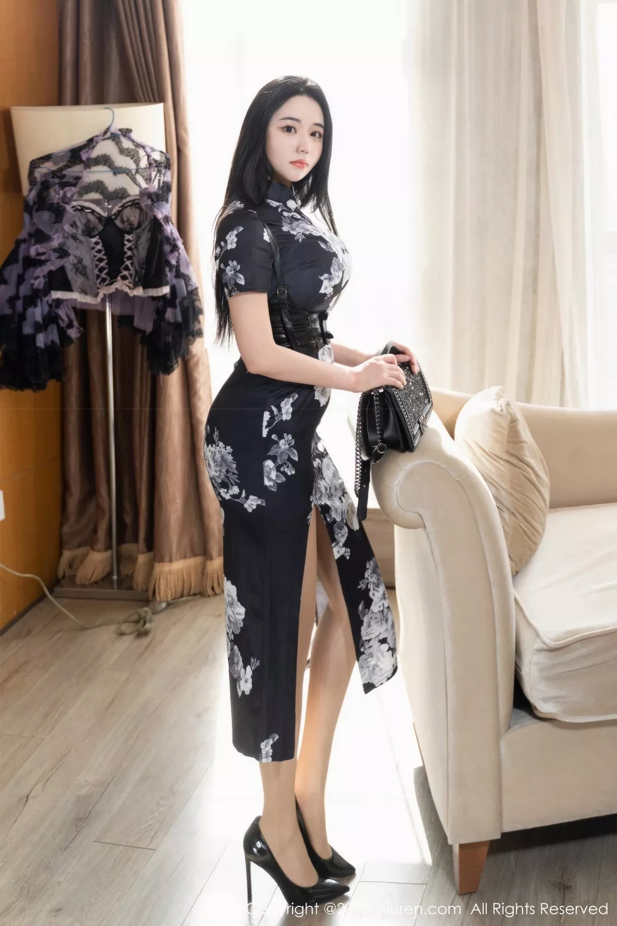 [XiuRen秀人网]第6379期汐汐爱吃草莓写真 [62P]-011