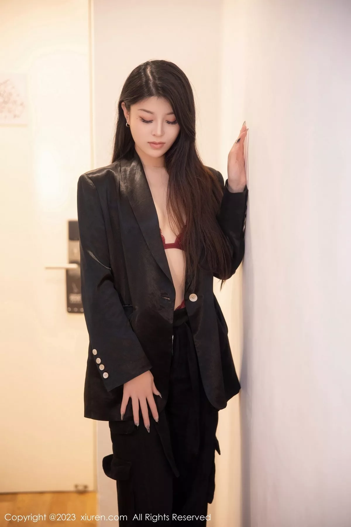 [XiuRen秀人网]第6409期四月月写真 [76P]-002