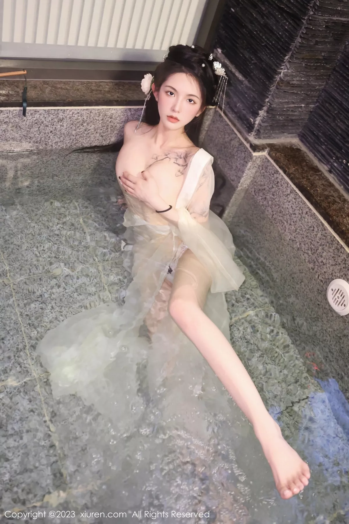 [XiuRen秀人网]第6430期乔一一写真 [82P]-053