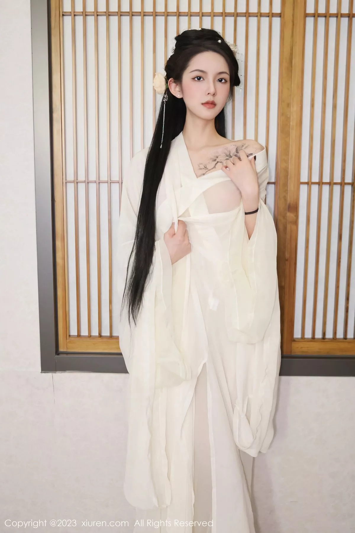 [XiuRen秀人网]第6430期乔一一写真 [82P]-001