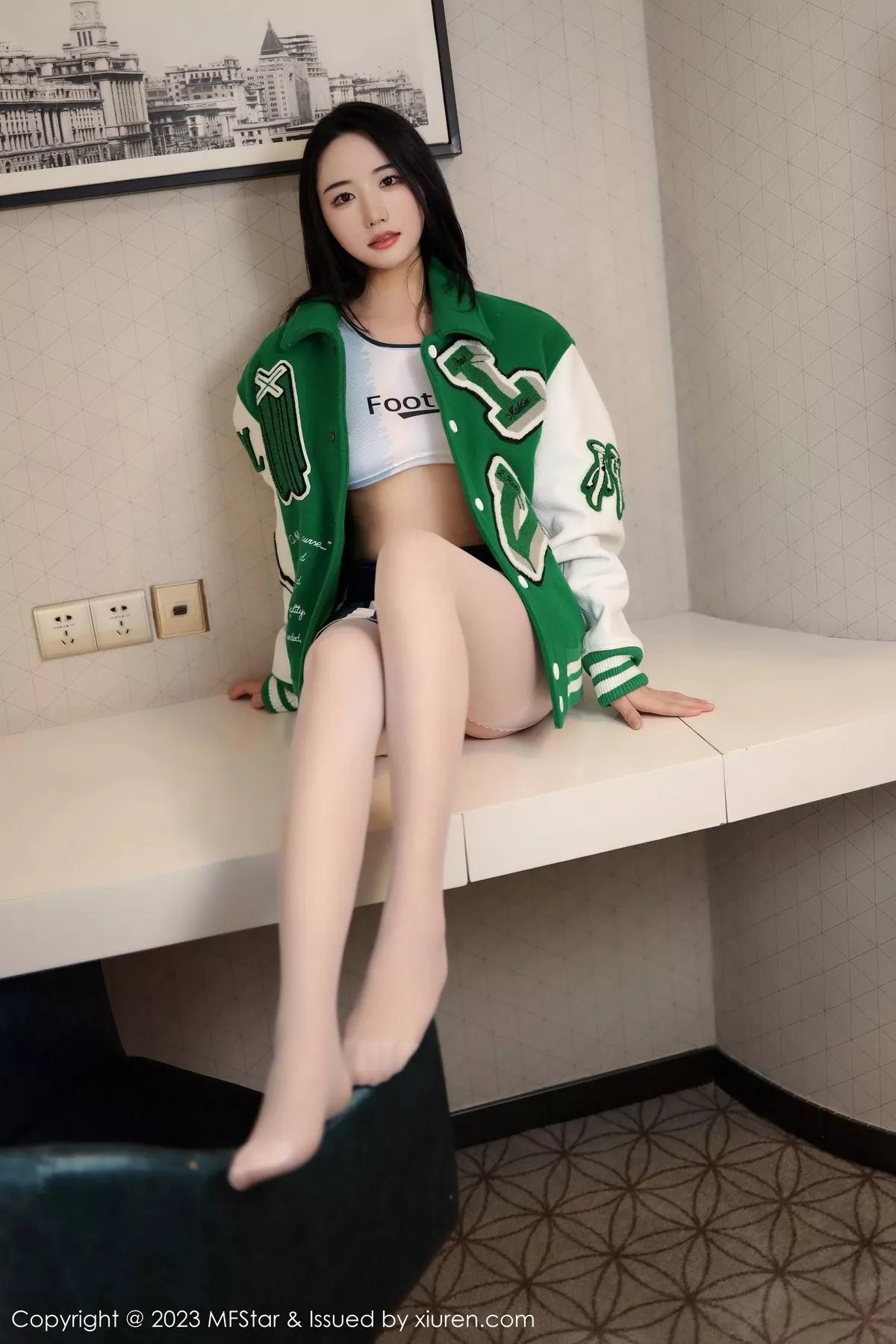 [MFStar模范学院]第602期汐汐爱吃草莓写真 [52P]-002