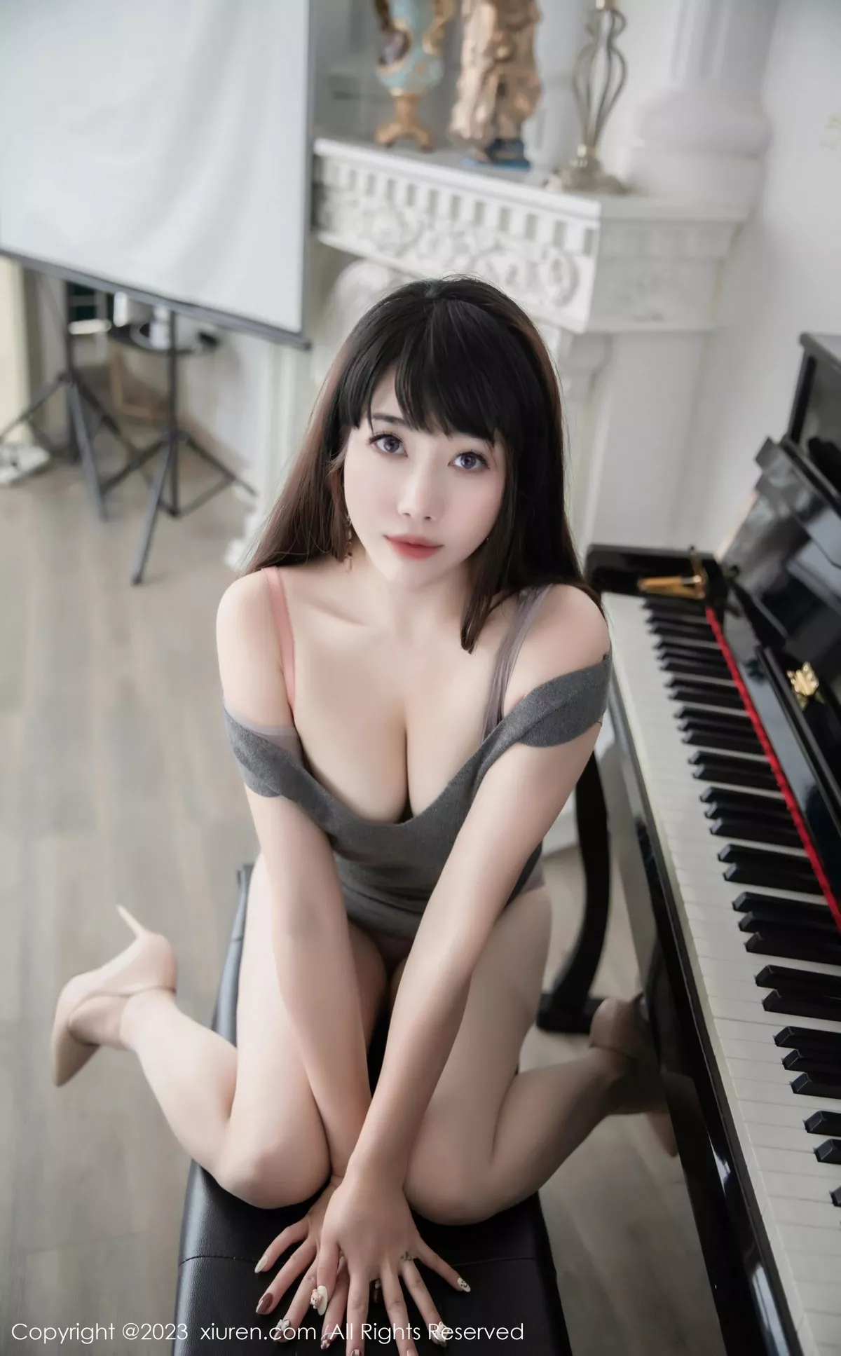 [XiuRen秀人网]第6532期严利娅写真 [72P]-001
