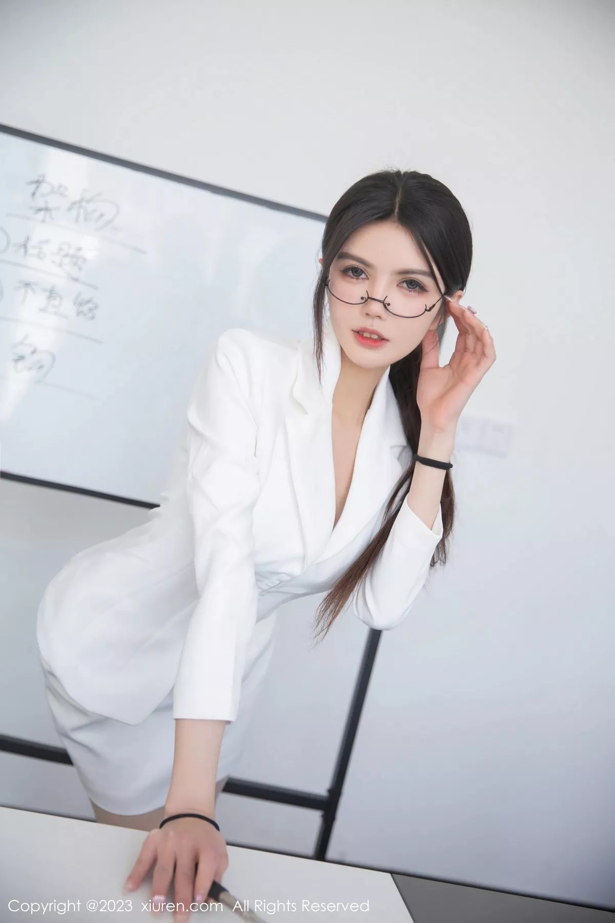 [XiuRen秀人网]第6563期媛媛酱写真 [82P]-002