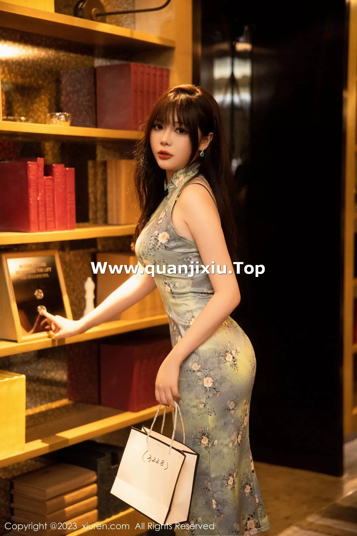 [XiuRen秀人网]第6464期薇薇写真 [69P]-004